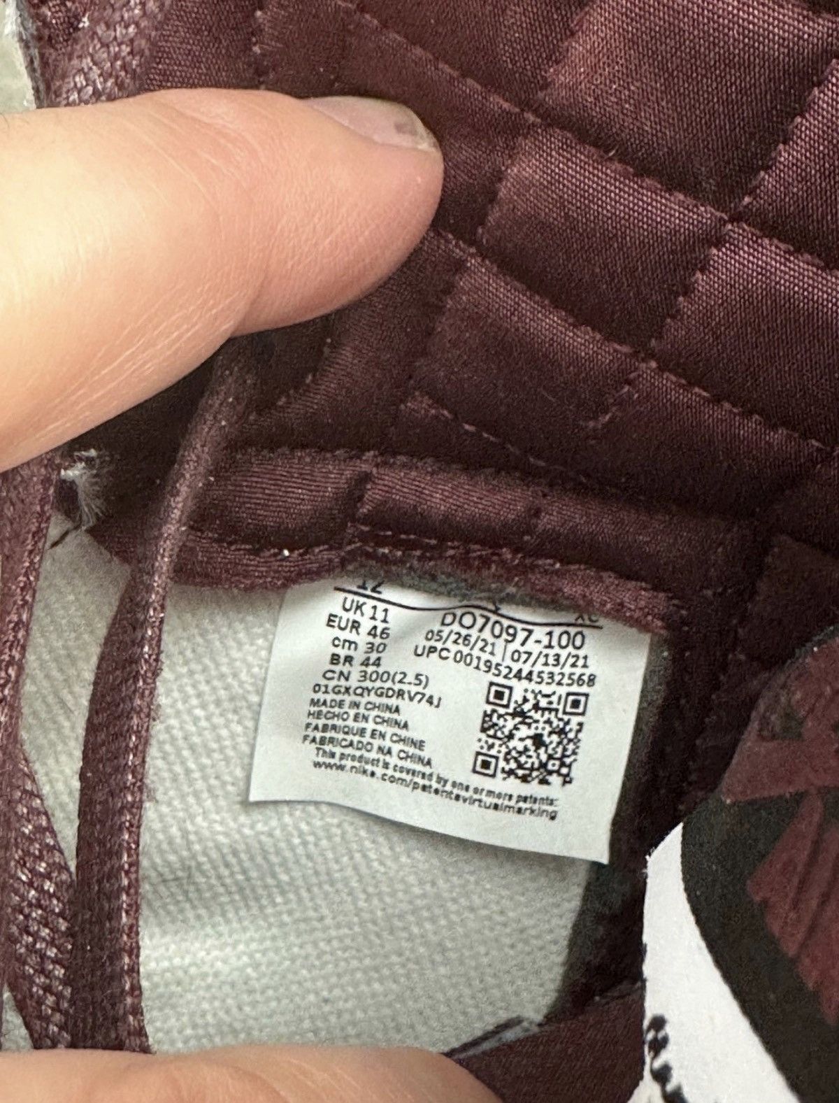 A Ma Maniere × Jordan Brand A Ma Maniere Air Jordan 1 Retro High Sail Burgundy 12 Used Size US 12 / EU 45 - 9 Thumbnail