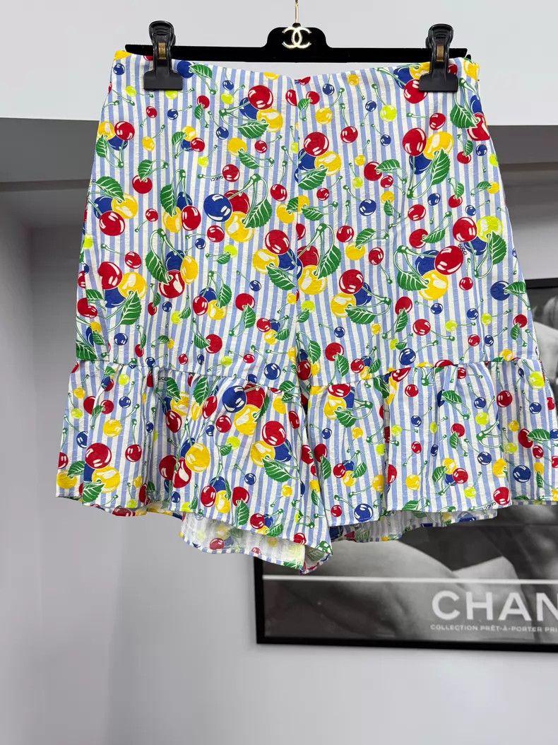 Gucci Gucci Cherry-printed high-waisted shorts Size 27" / US 4 / IT 40 - 1 Thumbnail