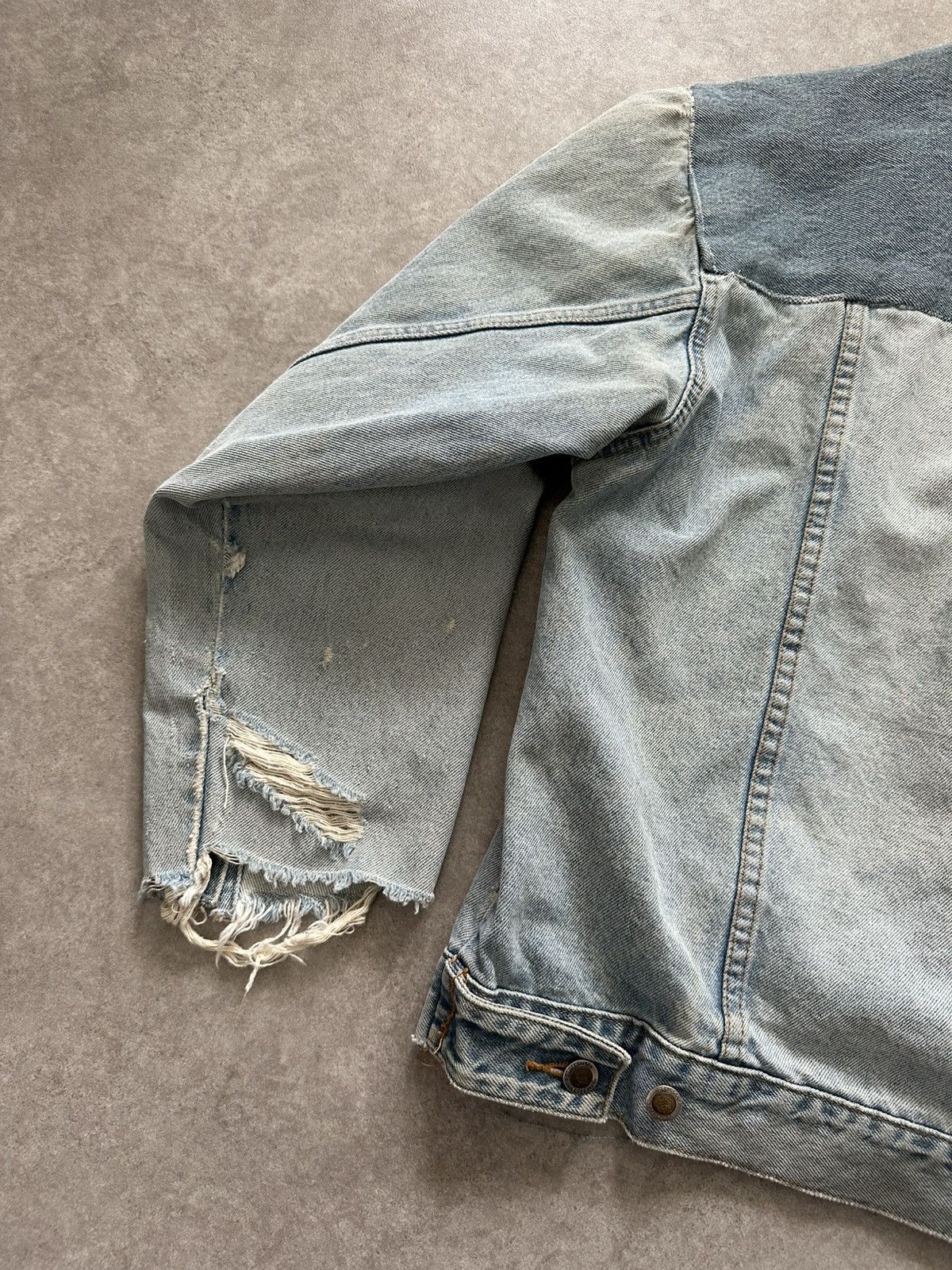 Vintage Vintage Sting Denim Jacket Thrashed Distressed Unique Rare Size US L / EU 52-54 / 3 - 17 Thumbnail