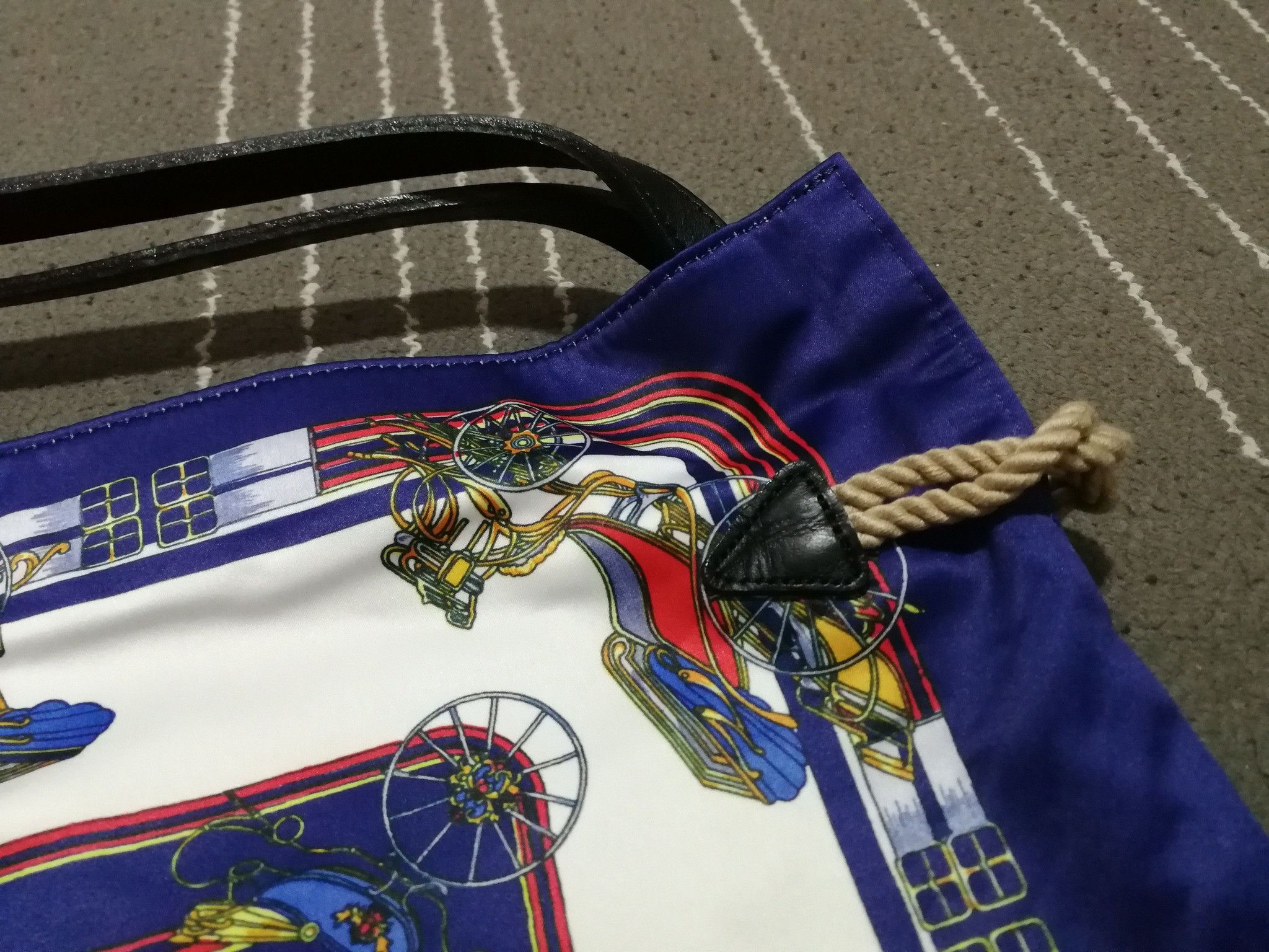 Japanese Brand Topkapi Treasure 2023 Mild Satin Scarf Pattern tote bag 1864 Size ONE SIZE - 4 Thumbnail