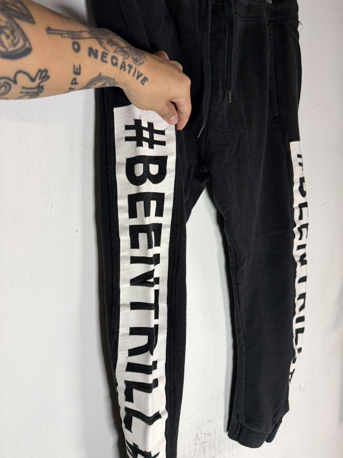 Been Trill Been trill virgil abloh black sweatpants Size US 34 / EU 50 - 4 Thumbnail