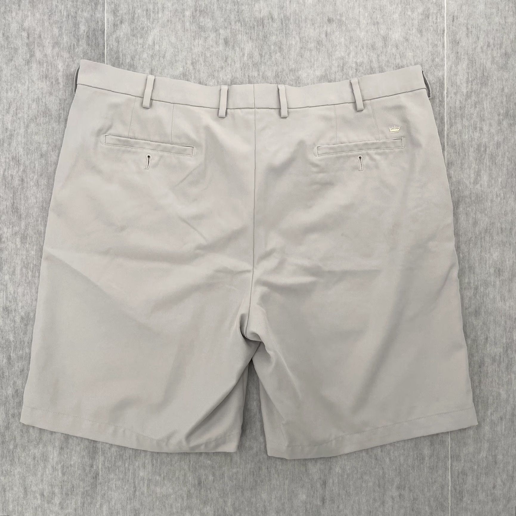 Peter Millar Peter Millar Crown Sport Chino Gray Golf Adult Shorts Size 40 Mens Polyester Pockets Front Zip Button Logo Regular Inseam 9 in Waist 40in Size US 40 / EU 56 - 2 Thumbnail