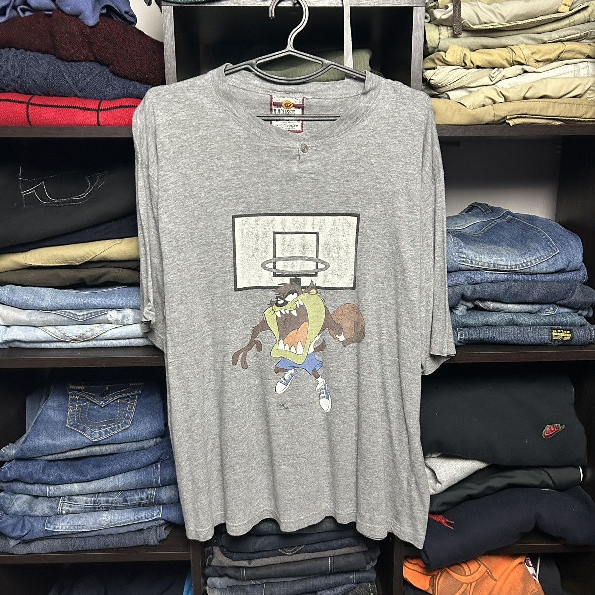 Warner Bros Vintage Warner Bros Taz 1997 Big logo cartoon tee size XL Size US XL / EU 56 / 4 - 1 Thumbnail