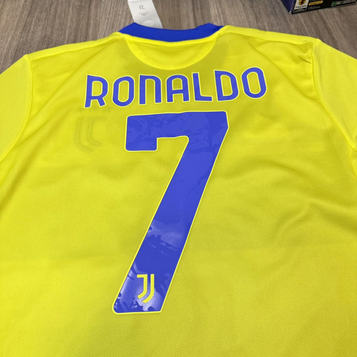 Adidas Juventus 21/22 3rd away shirt #7 Ronaldo (Bnwt) Size US M / EU 48-50 / 2 - 4 Thumbnail