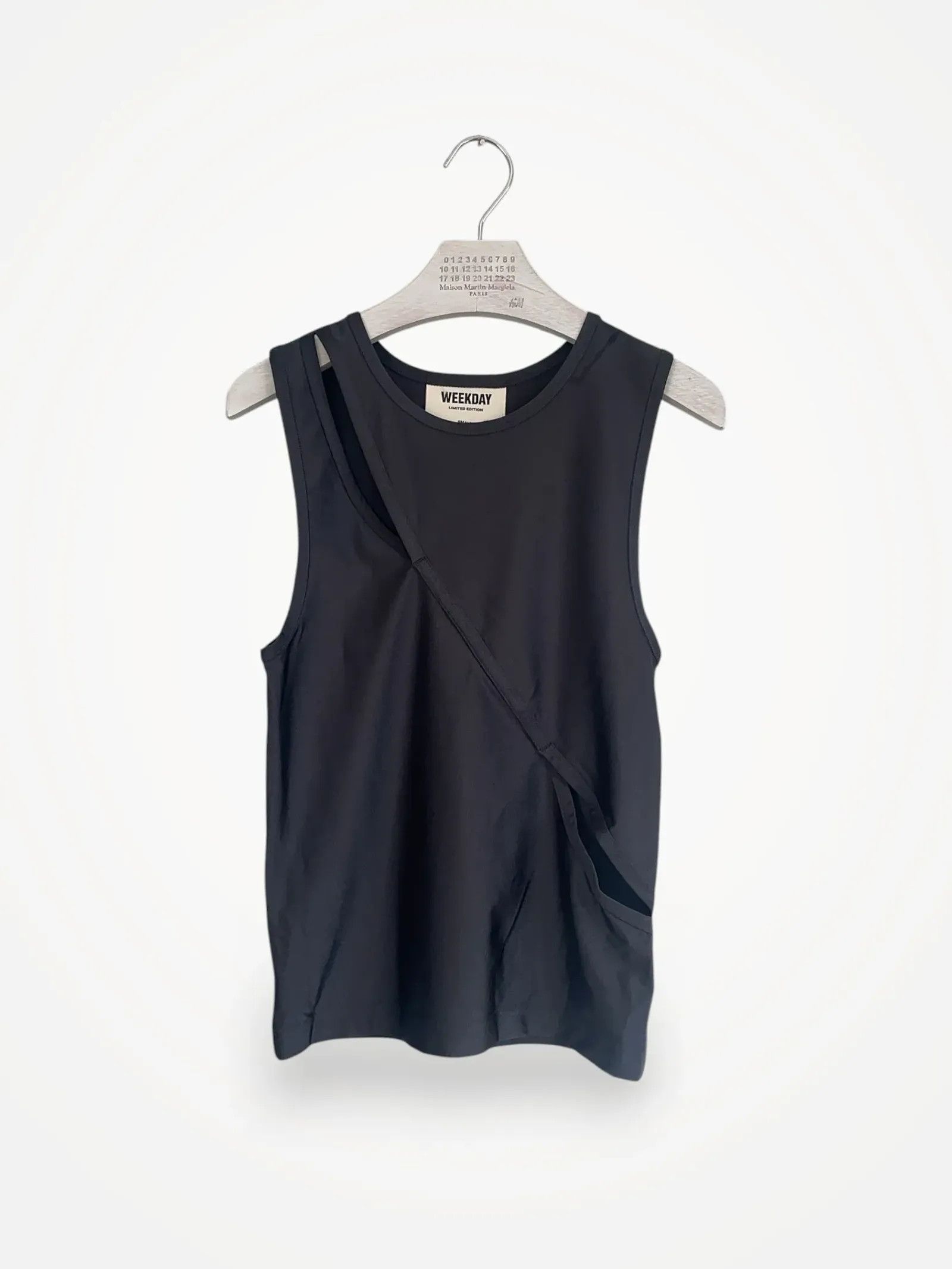 Weekday Weekday Limited Edition Top Size S / US 4 / IT 40 - 1 Thumbnail