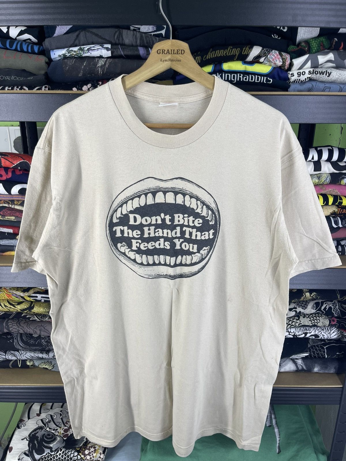 Supreme Supreme Don't Bite The Hand That Feeds You Tee from 2003 Size US L / EU 52-54 / 3 - 2 Thumbnail
