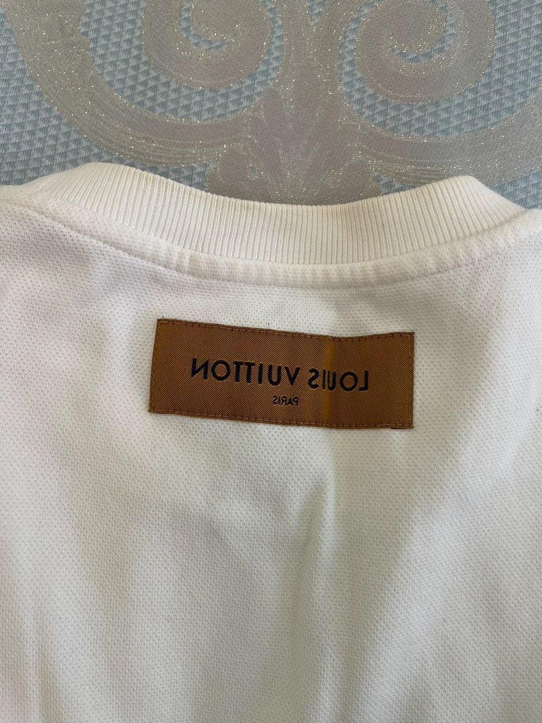 Louis Vuitton Louis Vuitton Embroidered Tshirt with Design-2506 Size US L / EU 52-54 / 3 - 7 Thumbnail