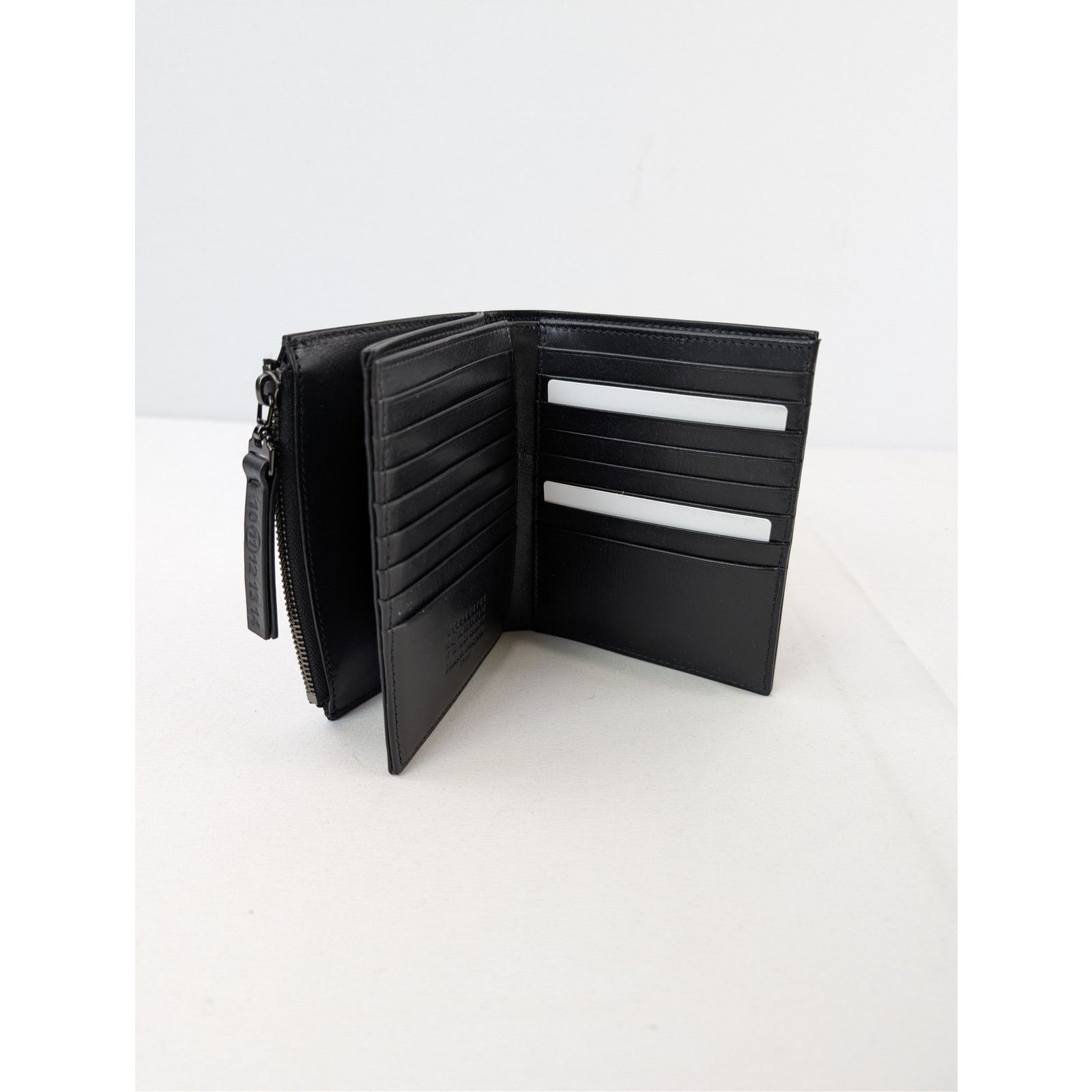 Maison Margiela o1rshd1 Size: OS / Bi-Fold Wallet Zippered / Multiple Slots Size ONE SIZE - 7 Thumbnail