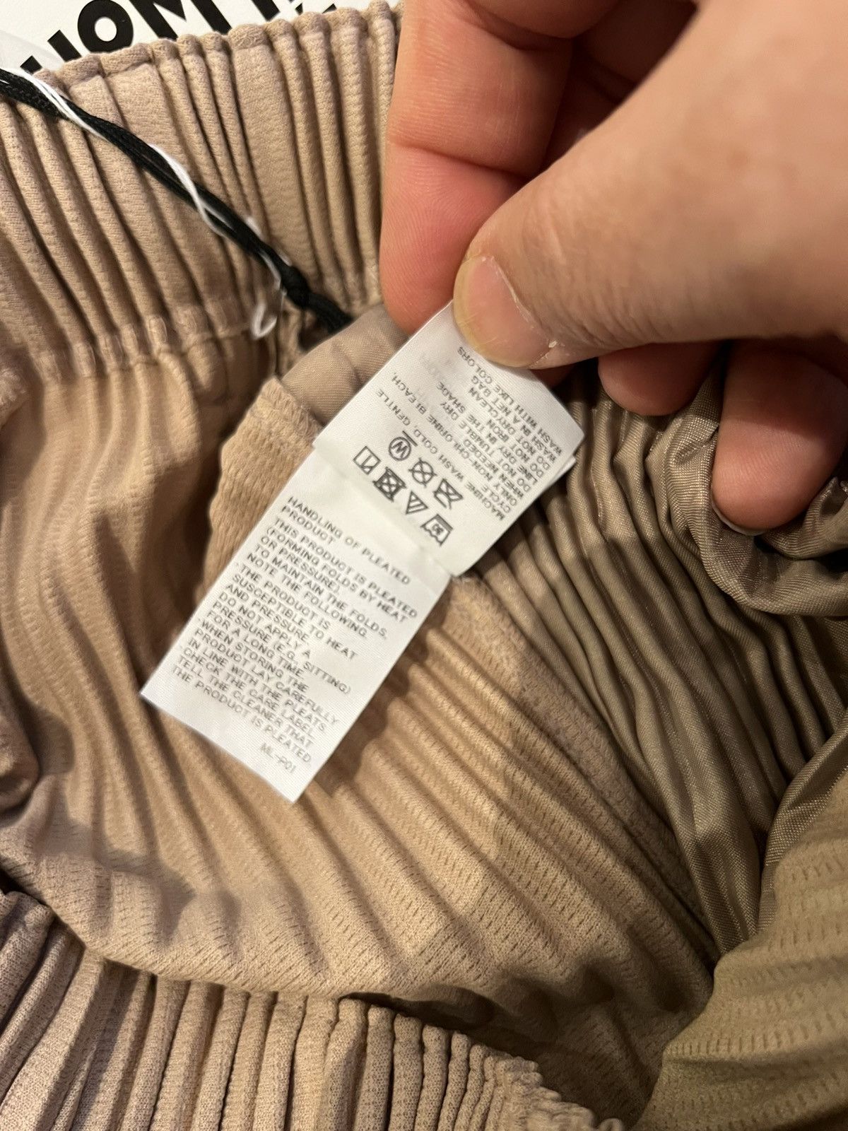 Pleats Please Issey Miyake HOMME PLISSÉ ISSEY MIYAKE Trousers Beige Size 2 Medium Size US 31 - 12 Thumbnail