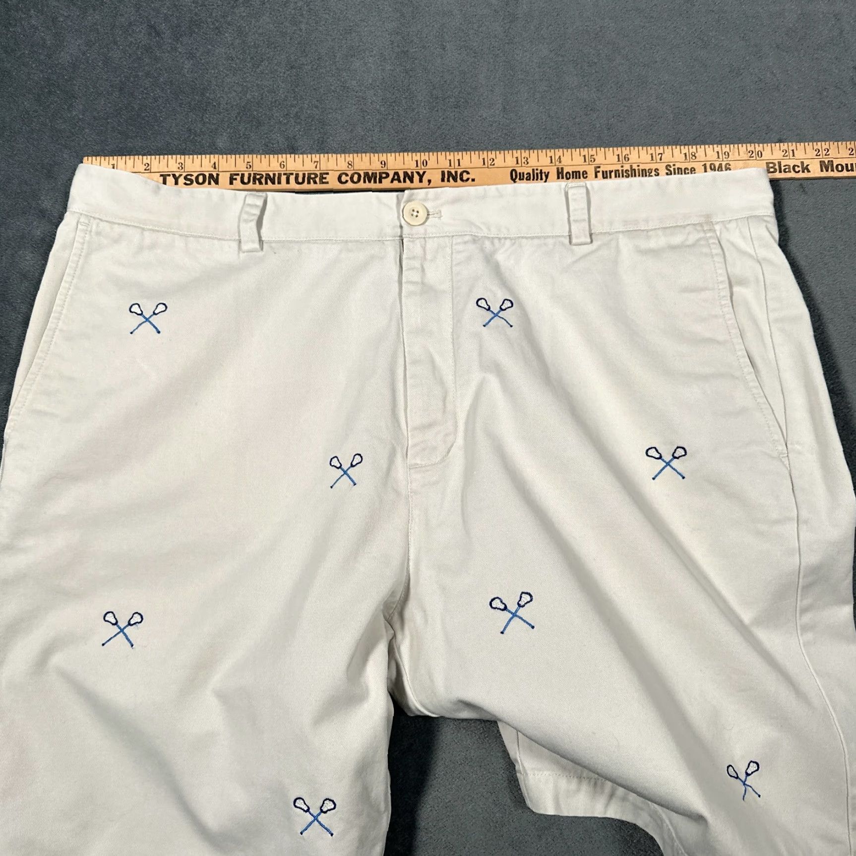 Vineyard Vines VINEYARD VINES Mens Breaker Shorts 40 White Cotton Twill Embroidered Casual Chino Beach Outdoor Size US 40 / EU 56 - 7 Thumbnail