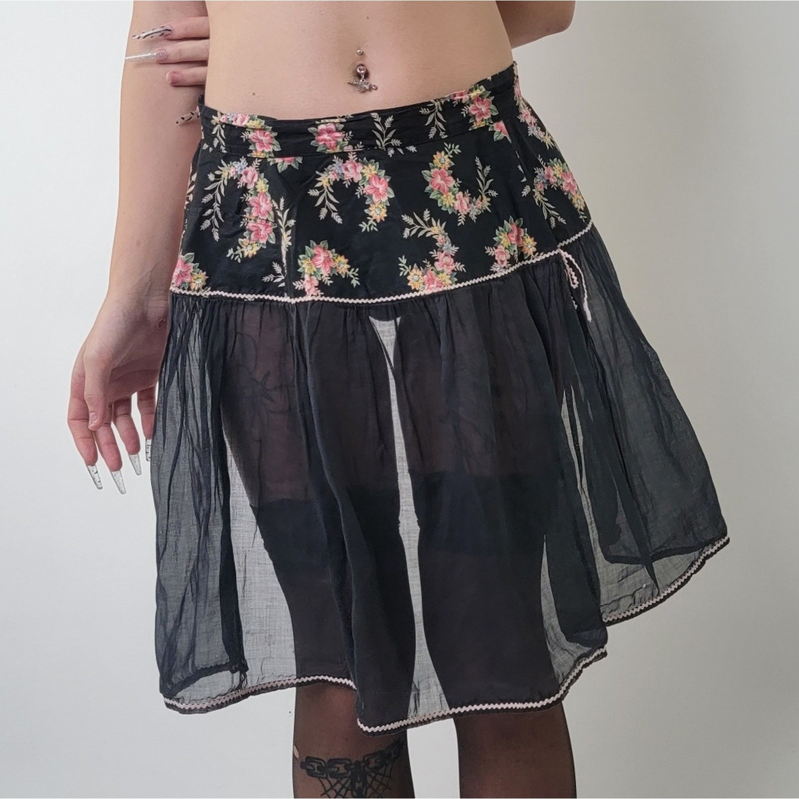 Vintage Vtg 50s / 60s Chiffon Lace Floral Black Kitchen Apron Size ONE SIZE - 5 Thumbnail