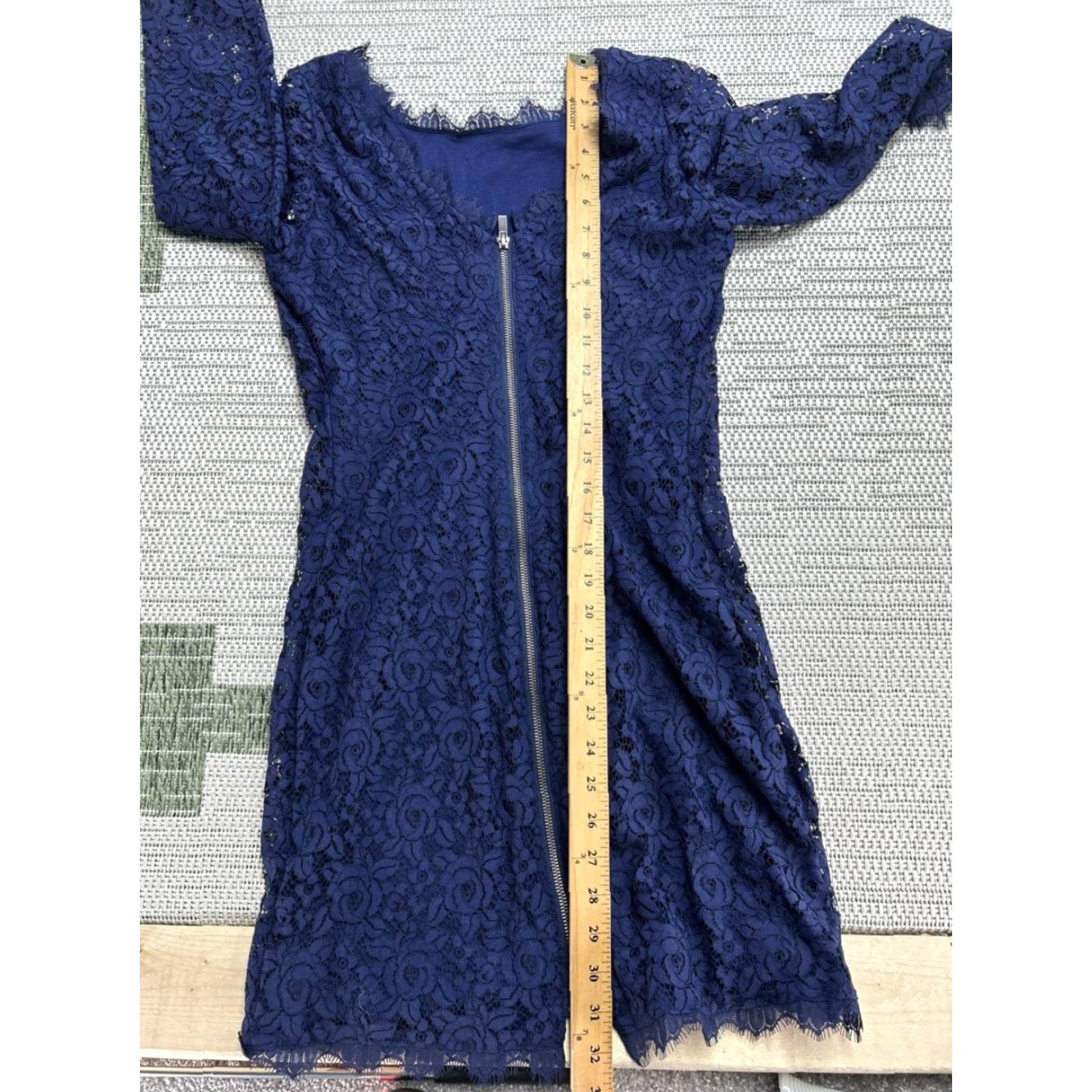 Diane von Furstenberg Diane von Furstenberg Dress Womens 4 Blue Floral Lace 3/4 Sleeve Pencil Dress Sheath Party Cocktail Size S / US 4 / IT 40 - 7 Thumbnail
