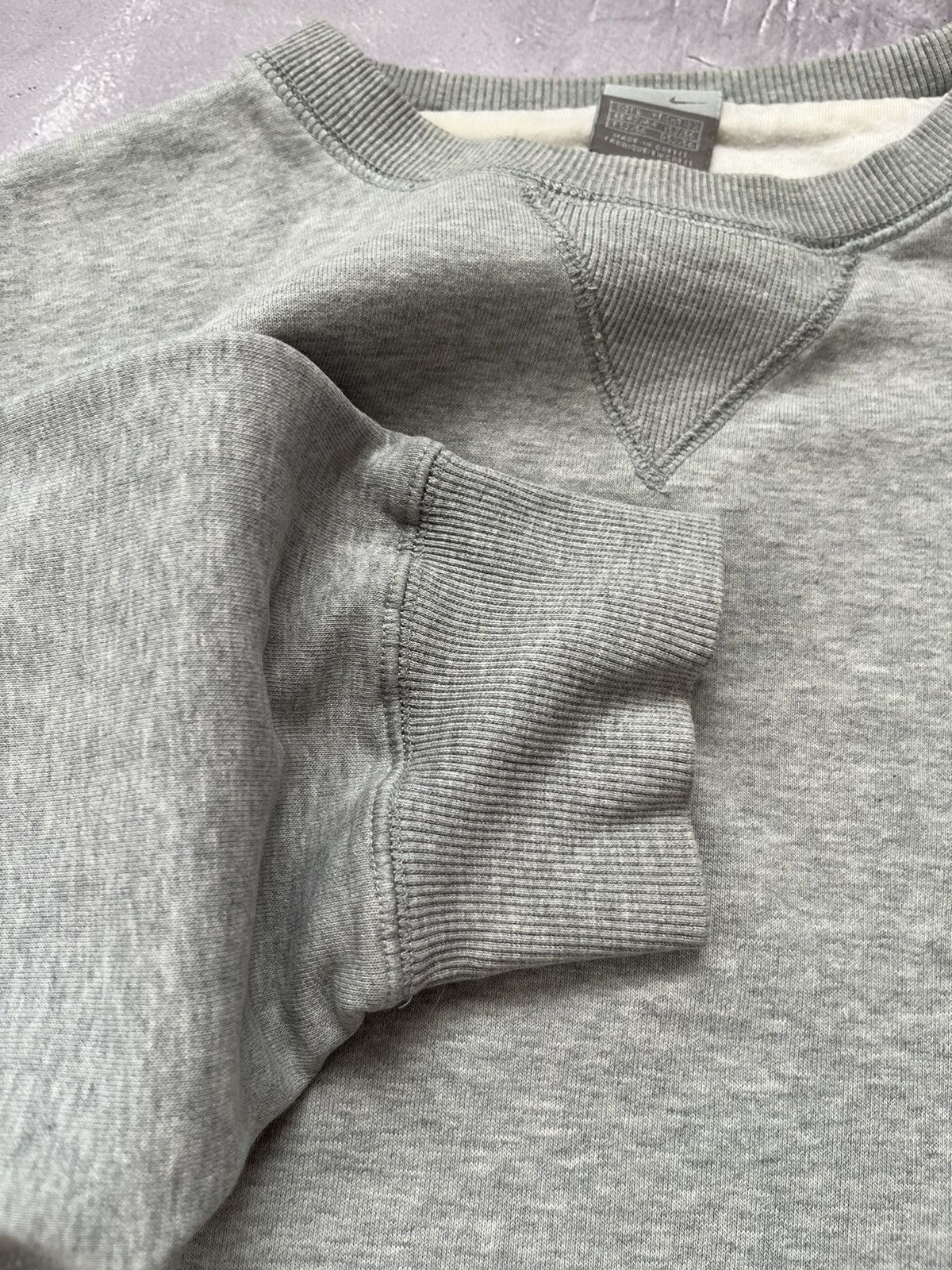 Nike Vintage Nike Crewneck Sweatshirt Embroidered Swoosh Logo Y2K Size US L / EU 52-54 / 3 - 7 Thumbnail