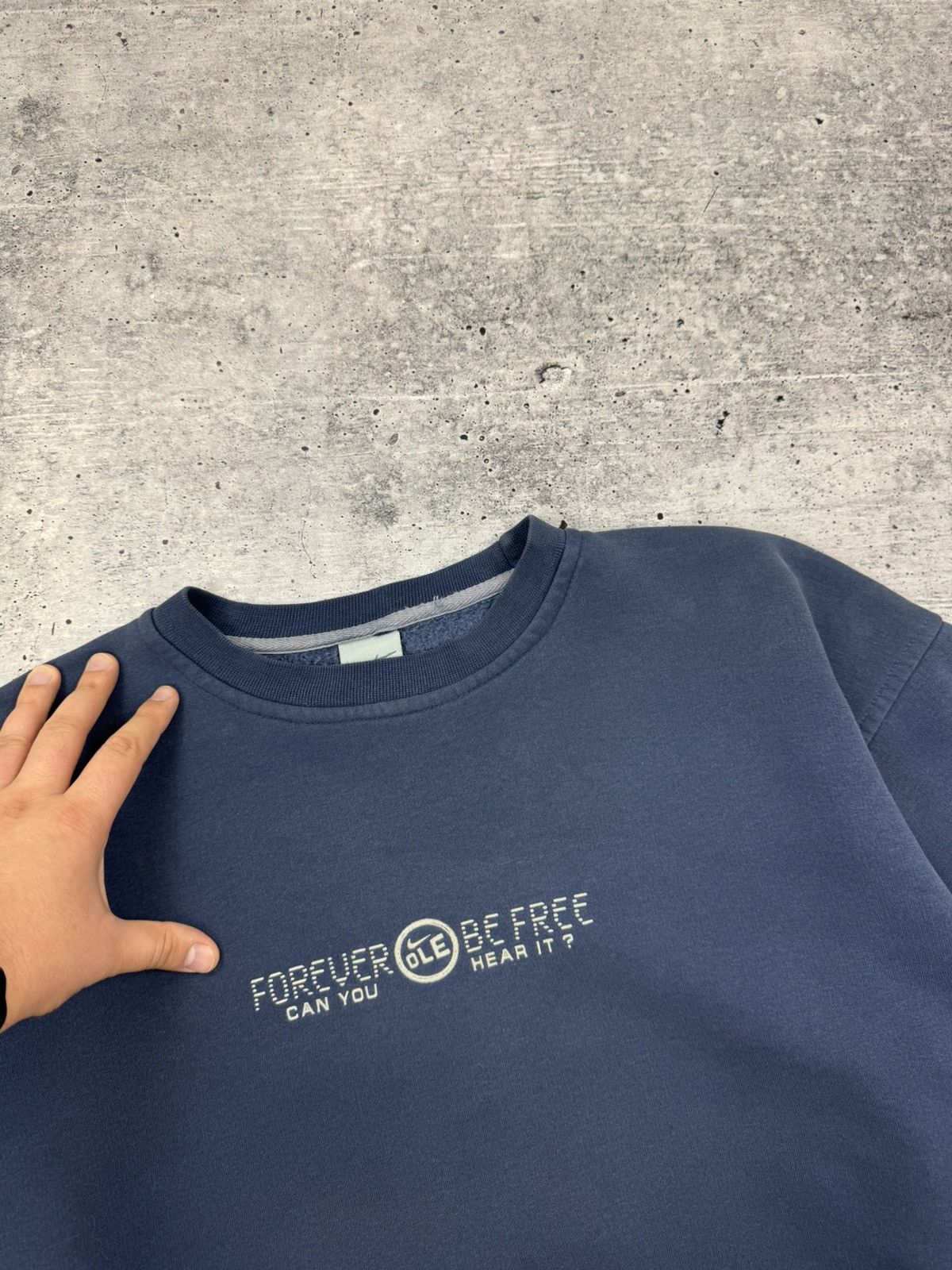 Nike Vintage Nike Central Big Reflective Logo Y2K Sweatshirt M Size US M / EU 48-50 / 2 - 9 Thumbnail