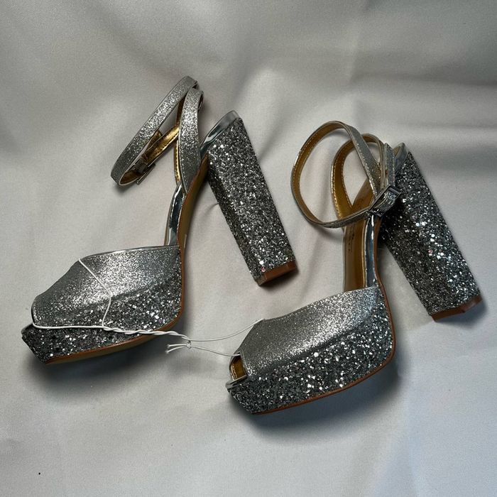 badgley mischka platform heels