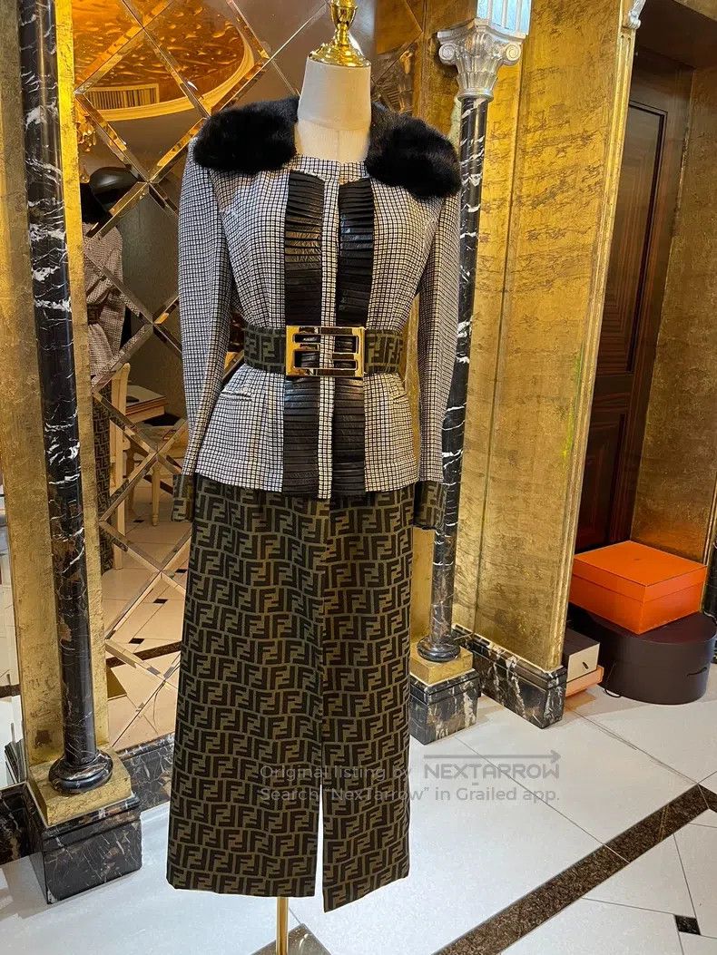 Fendi Fendi Houndstooth patch mink fur collar, classic old flowe Size M / US 6-8 / IT 42-44 - 1 Thumbnail
