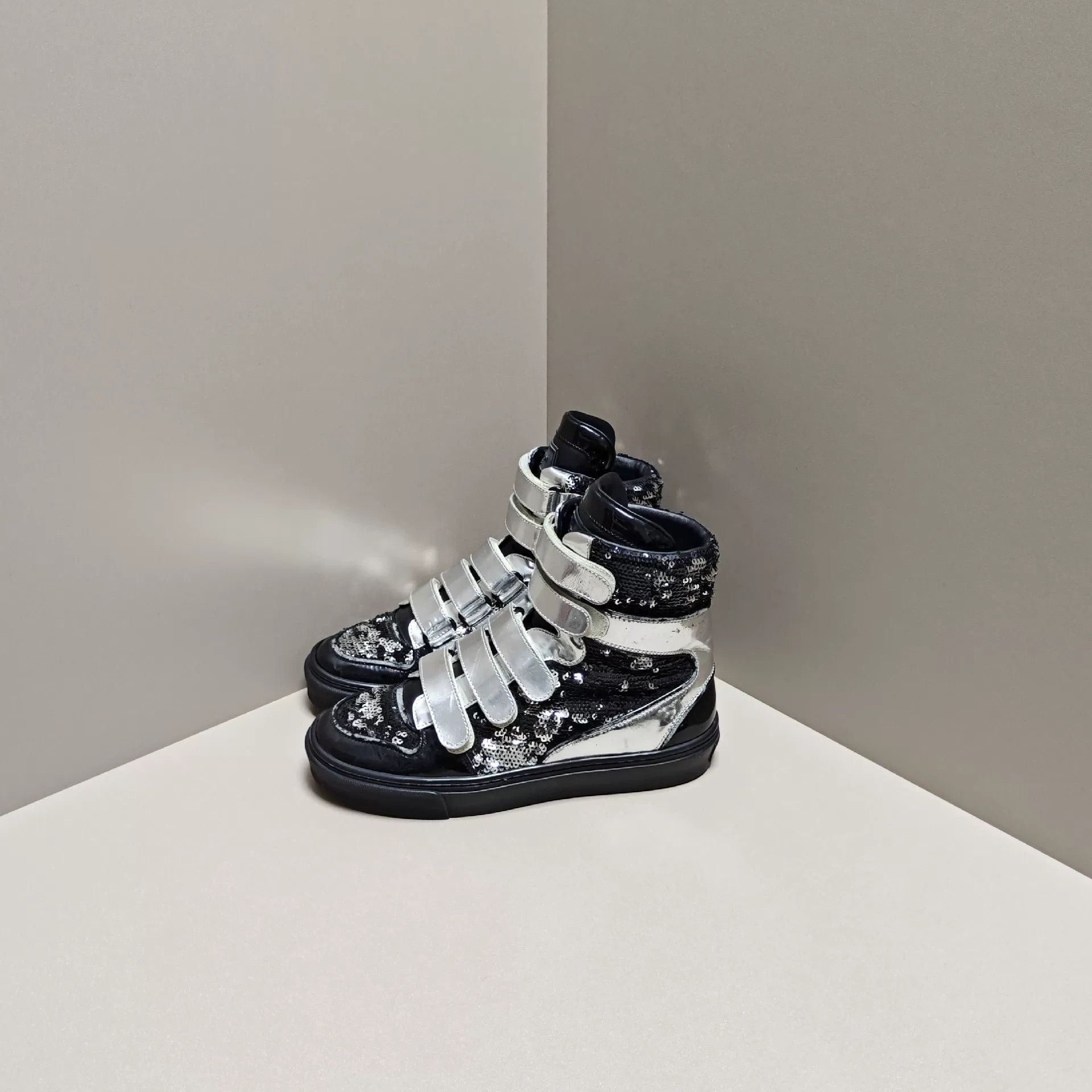 Louis Vuitton Louis Vuitton Casual Hitop Sneakers us_5 Women Size US 5 / IT 35 - 1 Thumbnail