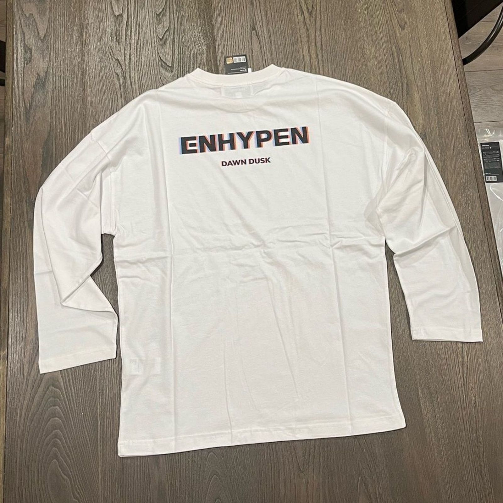 Vintage NWT Enhypen Band Dawn Dusk White Long Sleeve T-Shirt Size L Size US L / EU 52-54 / 3 - 3 Thumbnail