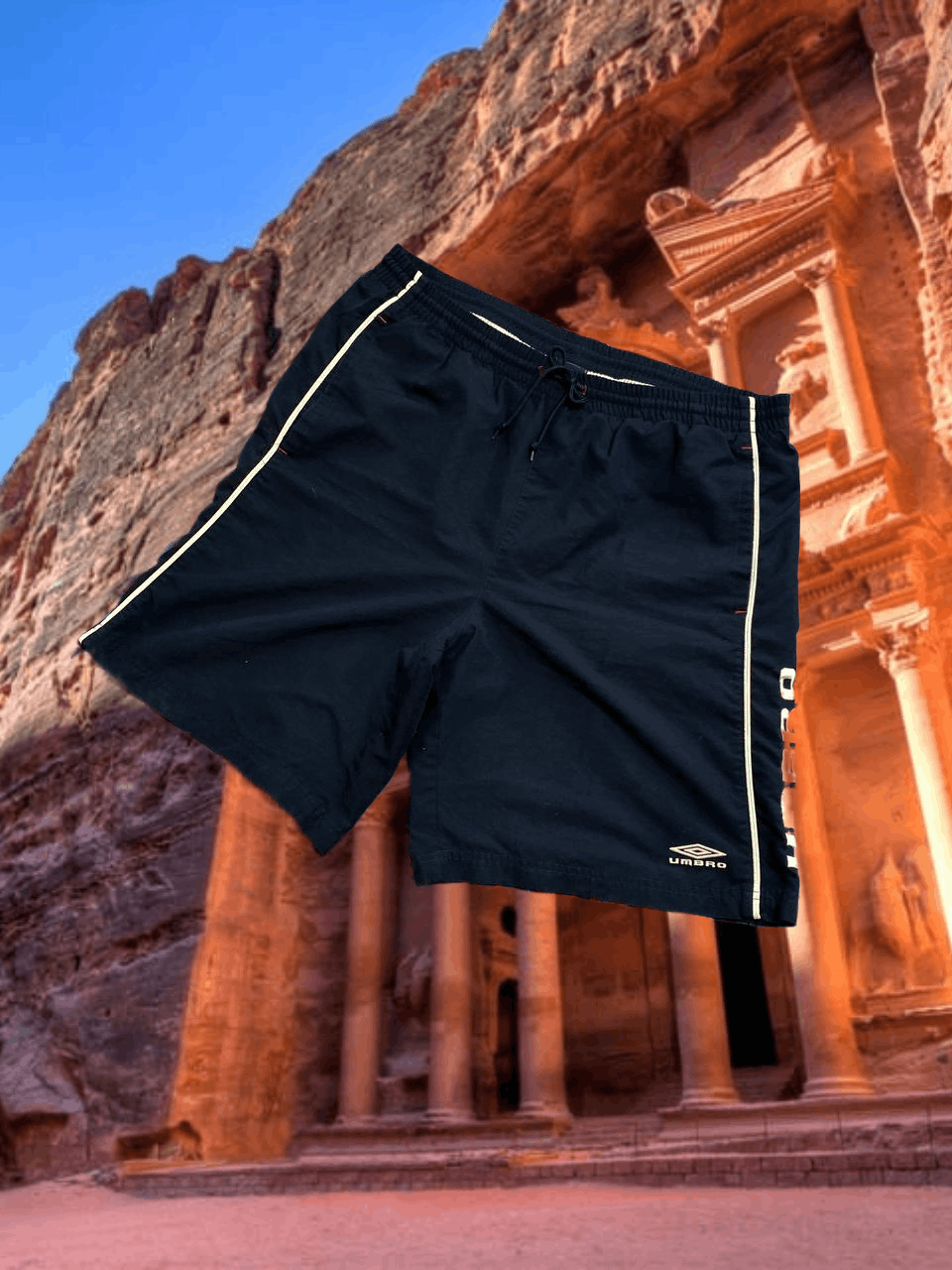 Umbro blue shorts streetwear Vintage big logo Umbro Y2K Size US 34 / EU 50 - 1 Thumbnail