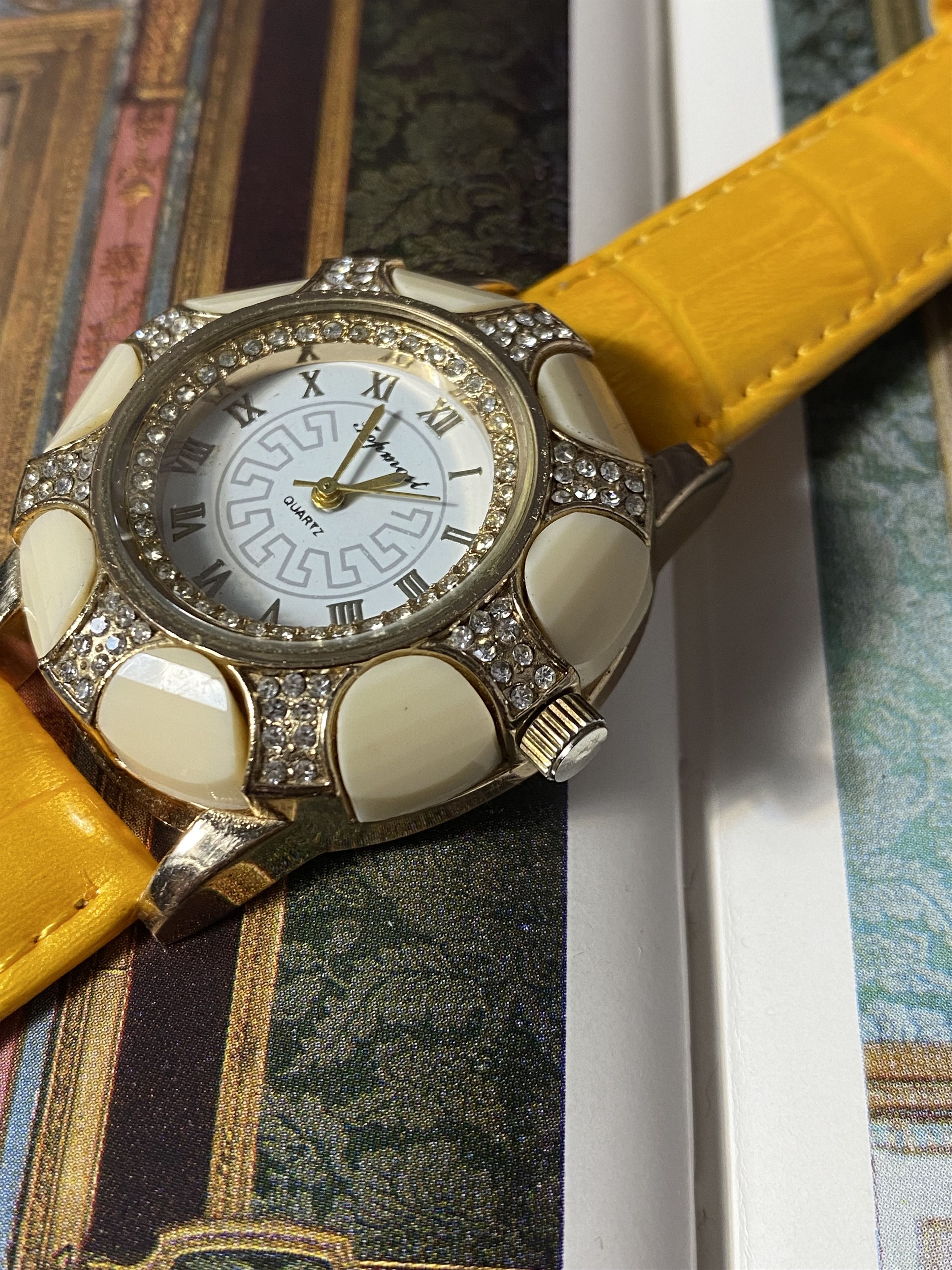 Japanese Brand × Jewelry × Vintage Women’s Watch with Yellow Strap - Elegance Size ONE SIZE - 3 Thumbnail
