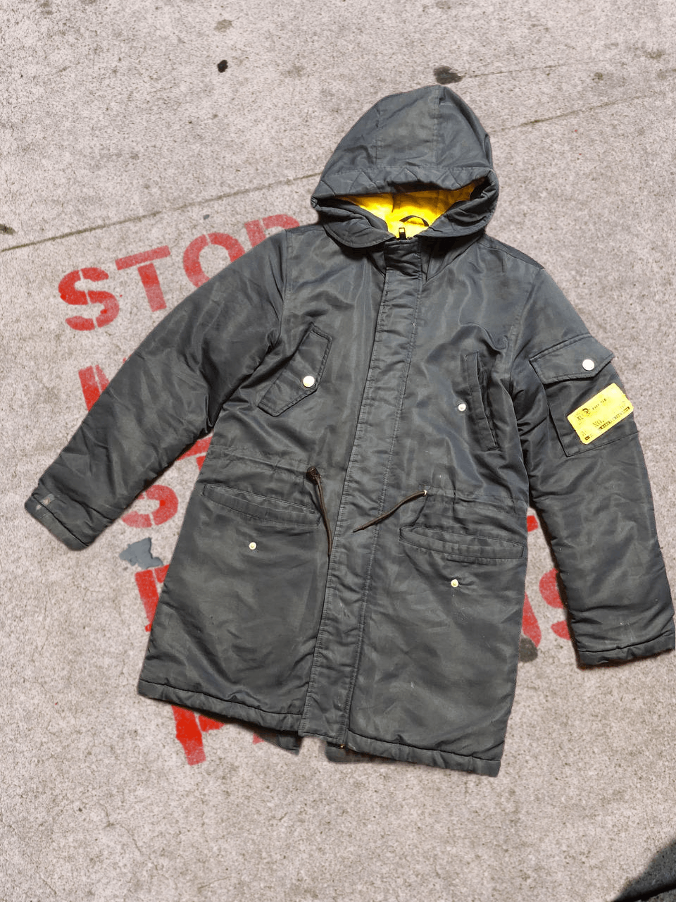 Diesel Vintage Diesel Y2K KIDS Down Jacket Logo Streetwear Size US S / EU 44-46 / 1 - 1 Thumbnail