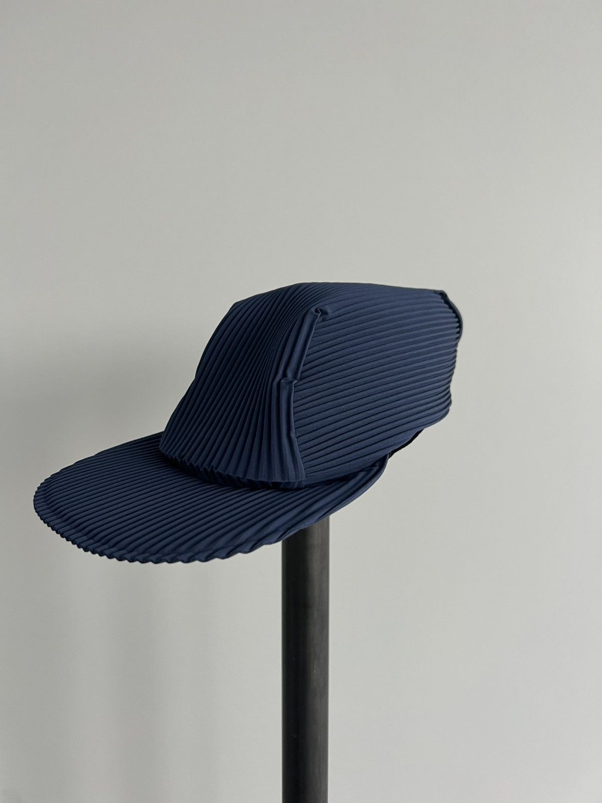 HOMME PLISSE ISSEY MIYAKE キャップ PLEATS CAP – ISSEY MIYAKE ONLINE STORE