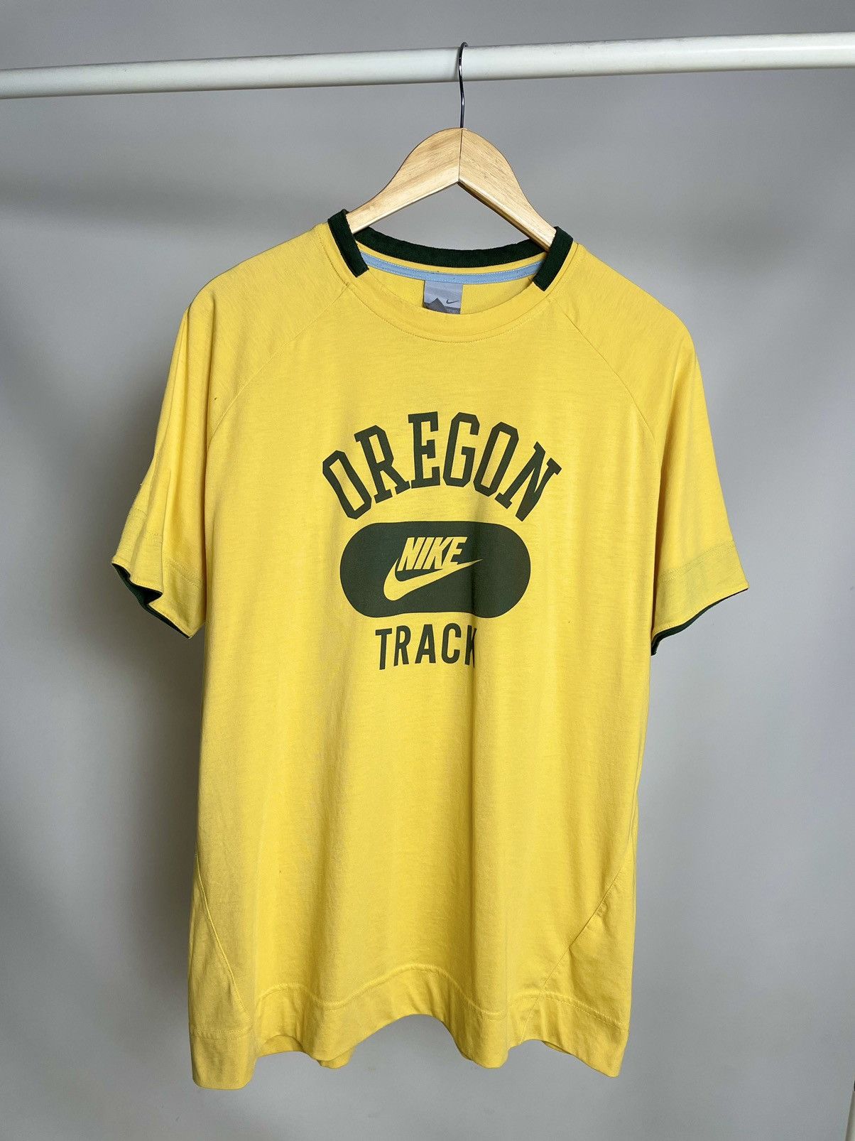Nike Nike 🇧🇷 Vintage Oregon track yellow green jersey tee shirt Size US XL / EU 56 / 4 - 2 Thumbnail