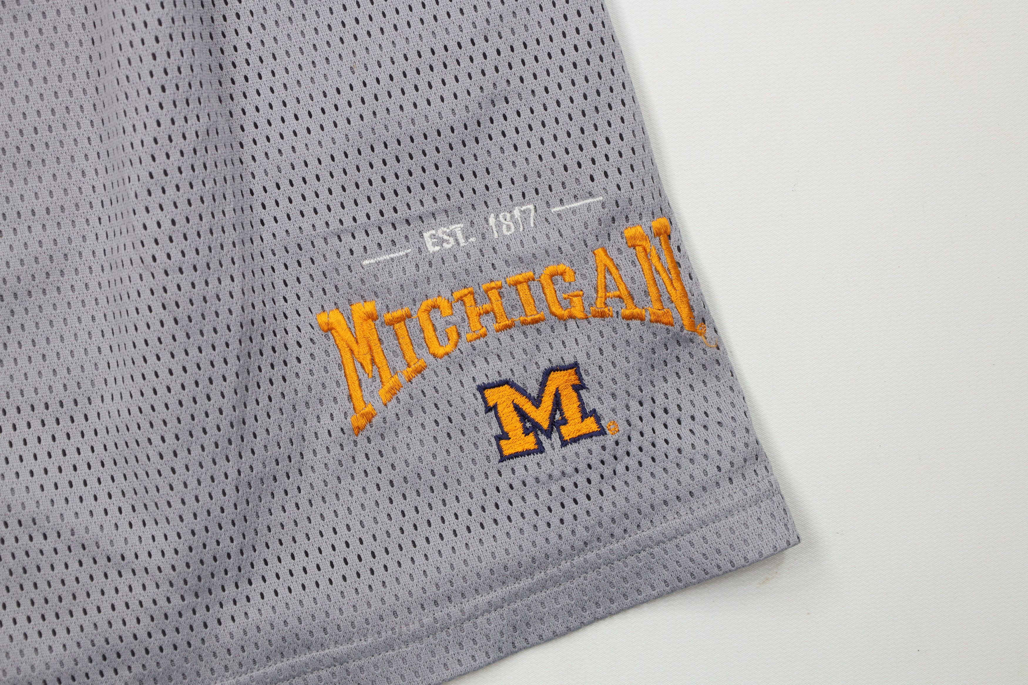 Vintage Vintage 90s University of Michigan Above Knee Shorts Gray Size US 34 / EU 50 - 5 Thumbnail
