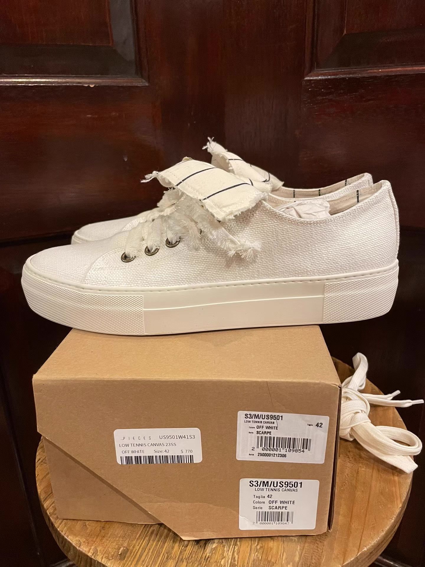 Uma Wang UMA WANG Women’s White Low‑Top Canvas Tennis Sneakers Ｑ25 Size US 8.5 / EU 41-42 - 2 Thumbnail