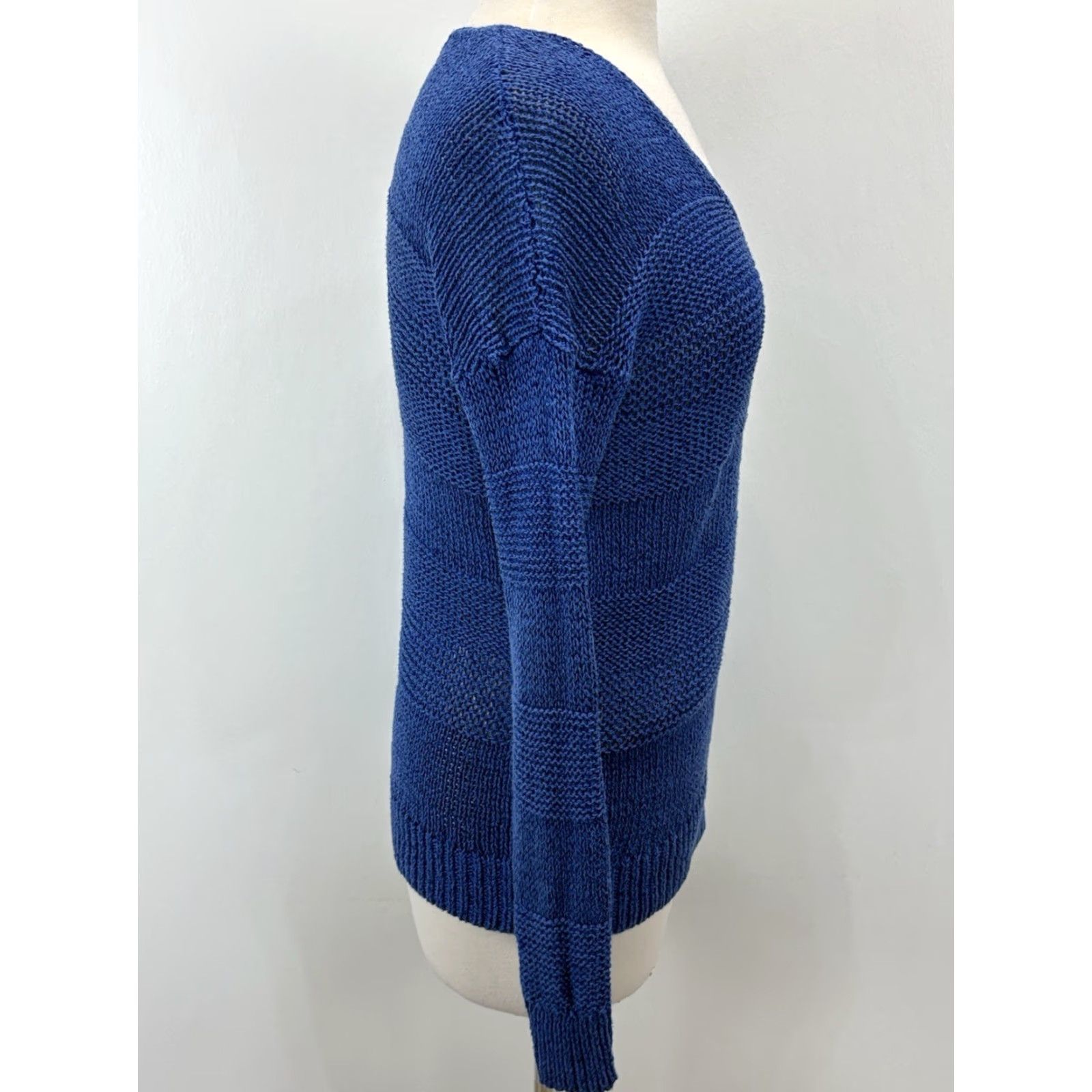 Tommy Bahama VINTAGE Tommy Bahama Sweater Shirt Womens Small Blue V-Neck Coastal Wide Stripe Knit Pullover Long Sleeve Size S Size S / US 4 / IT 40 - 4 Thumbnail