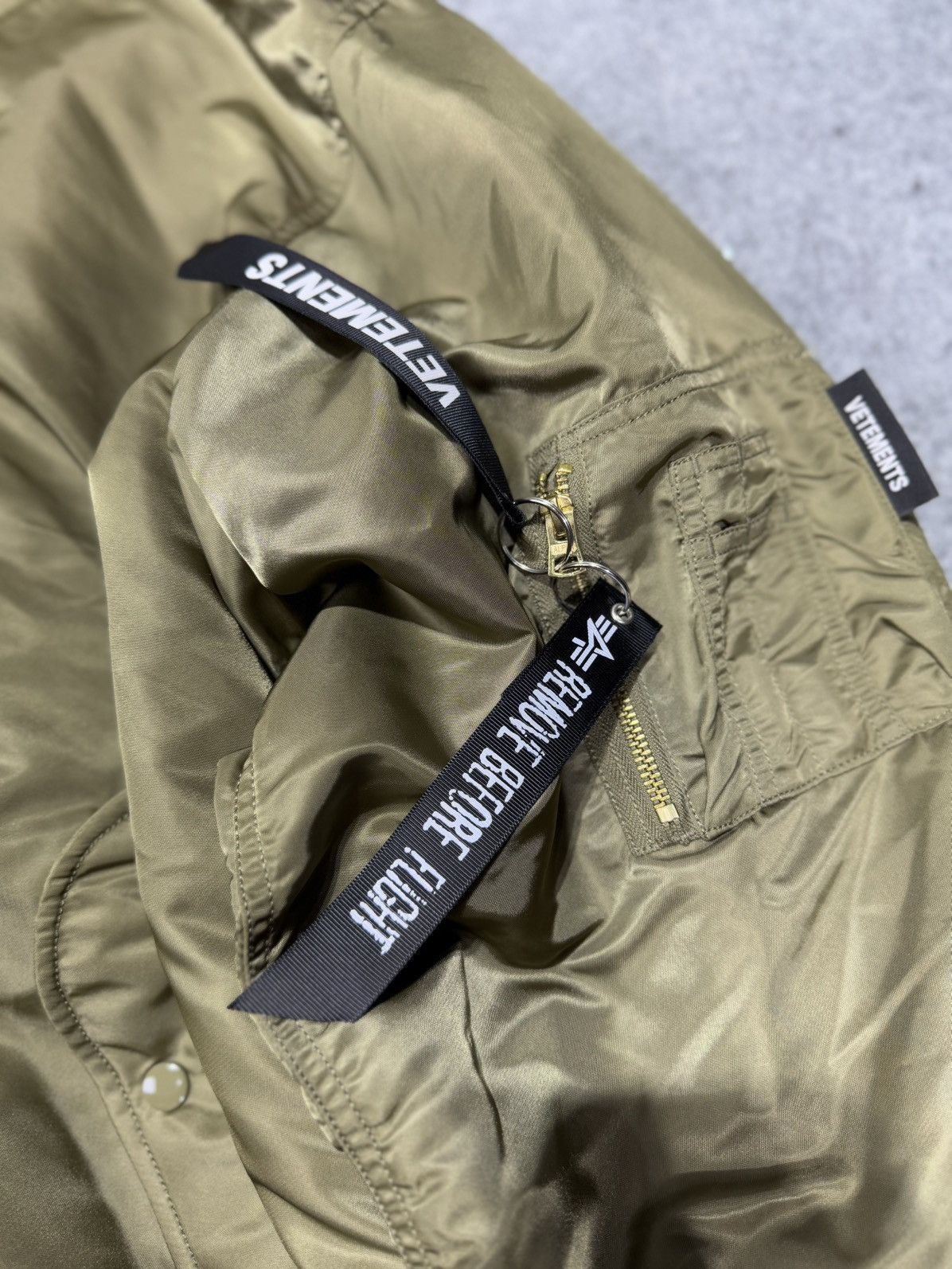 Vetements FW2018 - VETEMENTS - Alpha Industries - Reversible Jacket Size US L / EU 52-54 / 3 - 12 Thumbnail