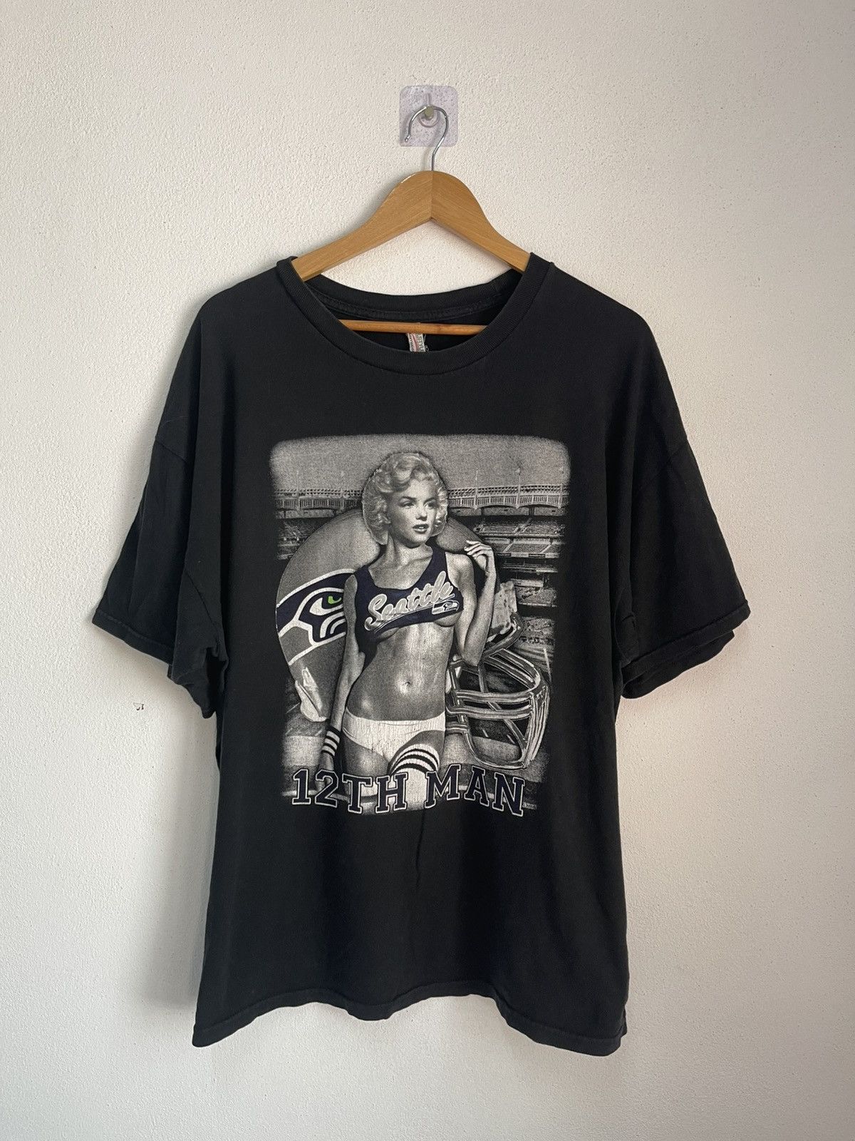 NFL vintage Nfl marylin monroe t shirt 📸 Size US XXL / EU 58 / 5 - 1 Thumbnail