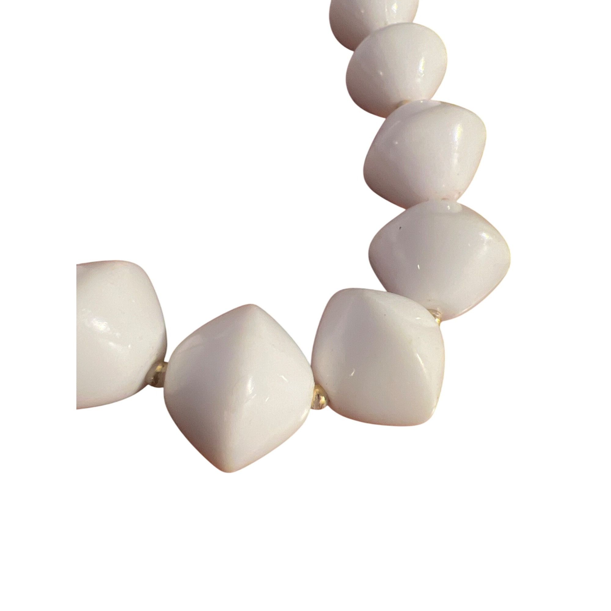 Other Vintage White Bead Necklace Gold Accents Graduated Spring Ri Size ONE SIZE - 2 Thumbnail