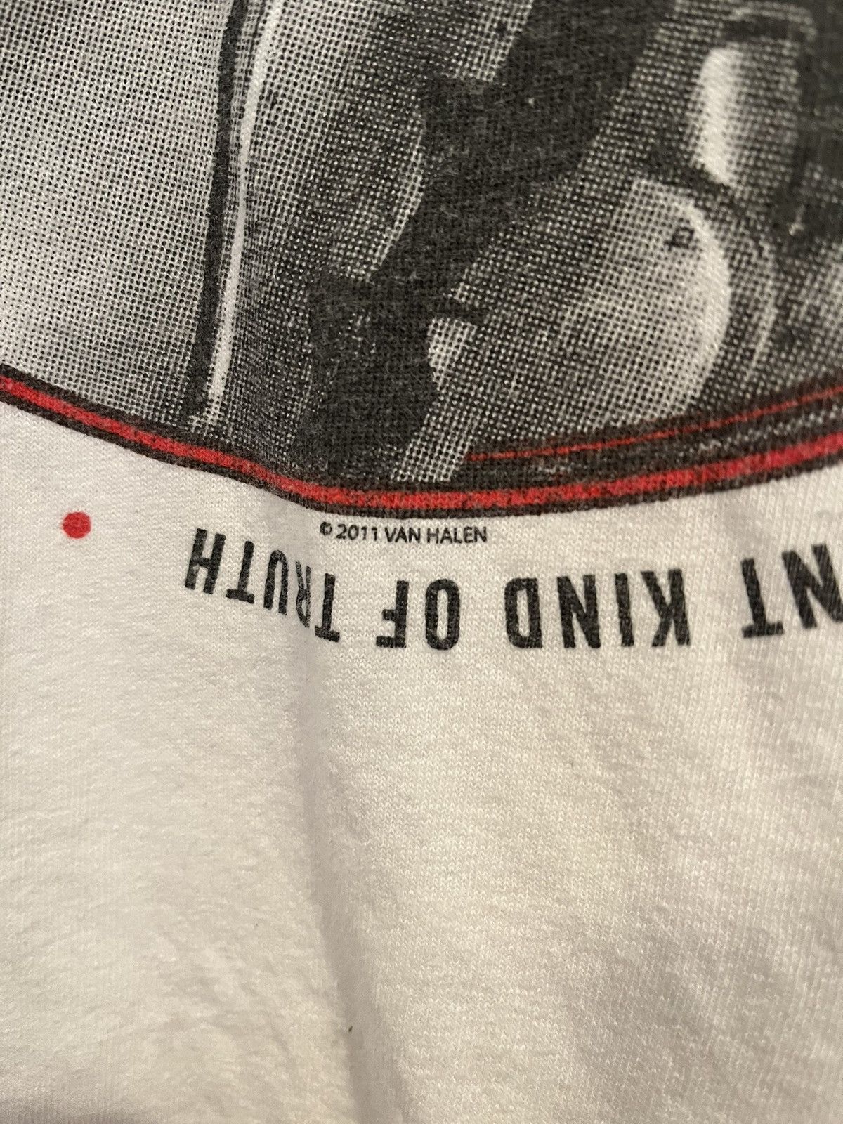 Band Tees 2011 Van Halen a different kind of truth band tshirt Size US L / EU 52-54 / 3 - 3 Thumbnail