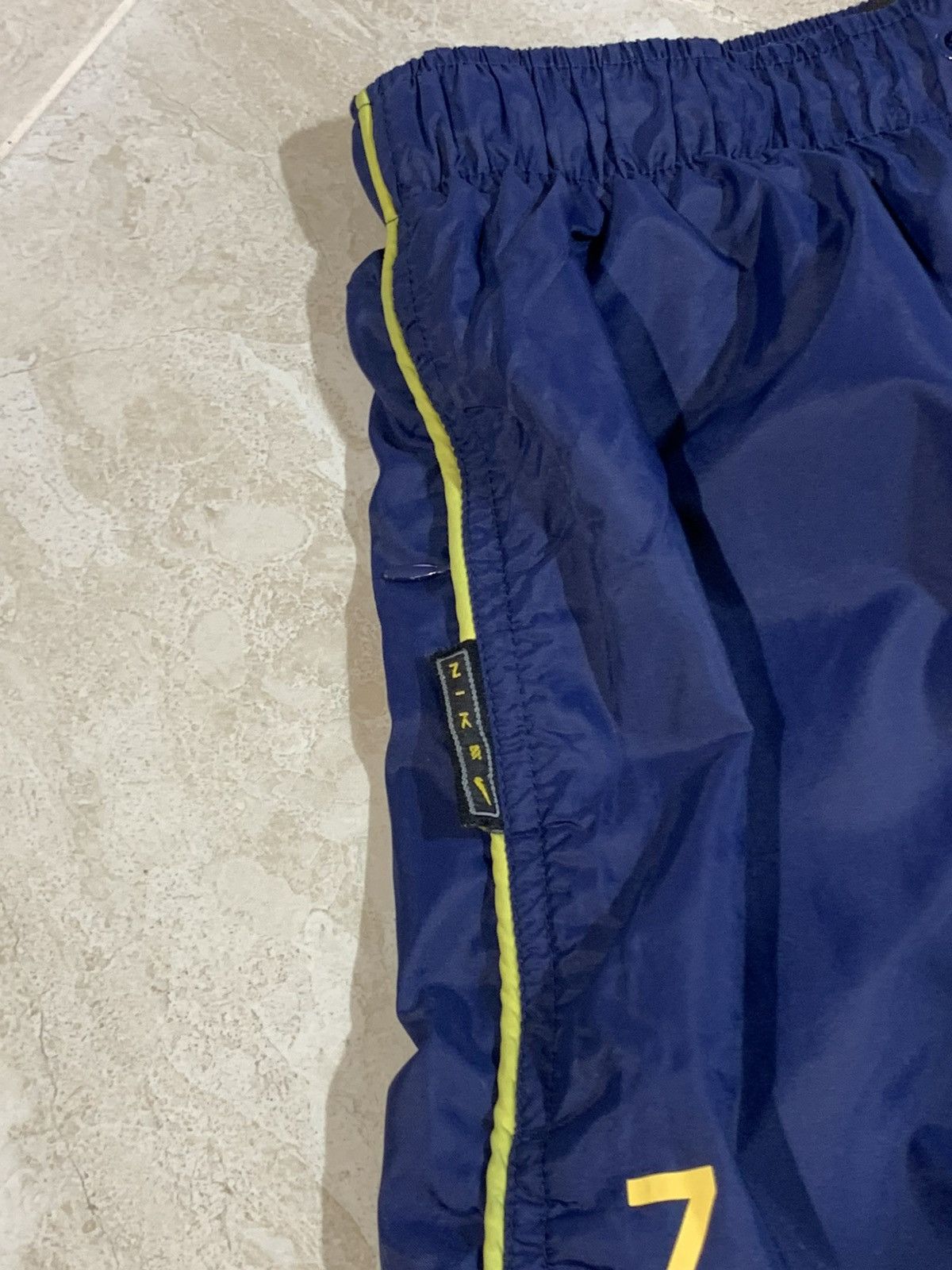 Nike Vintage 00s Nike Navy Blue Nylon Track Pants Size US 32 / EU 48 - 6 Thumbnail