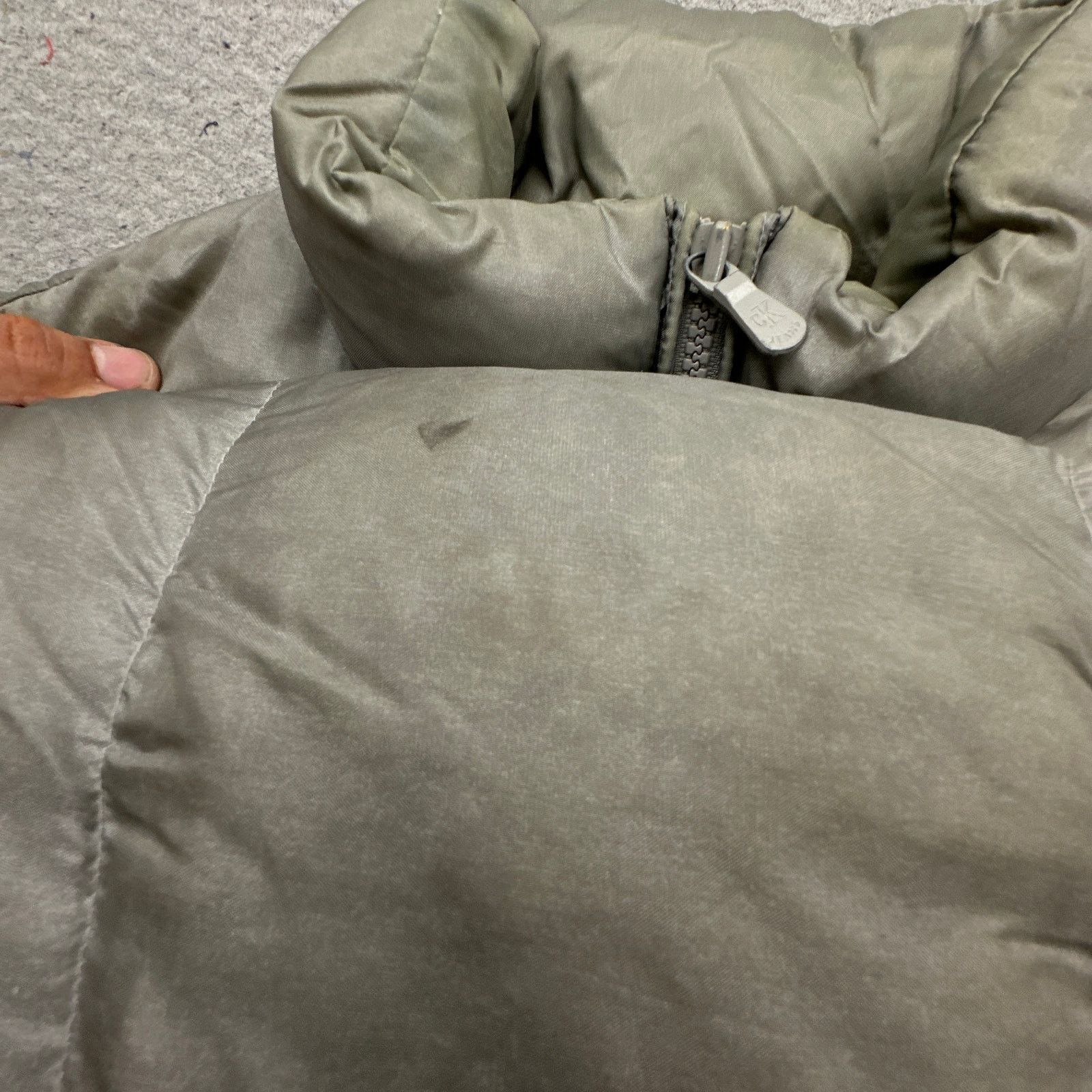 Calvin Klein Vintage Calvin Klein Down Puffer Jacket Gray XL STAINED Size US XL / EU 56 / 4 - 4 Thumbnail