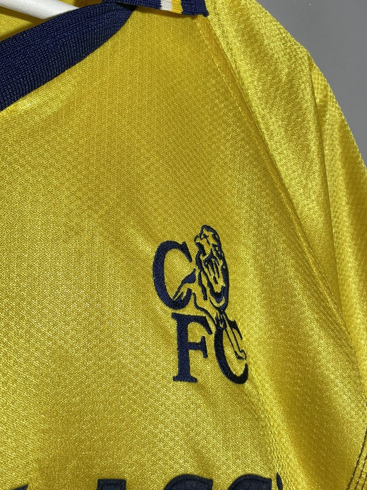 Umbro × Vintage Chelsea FC Umbro 1998/99 Away Y2k Streetwear Football Shirt Size US XL / EU 56 / 4 - 4 Thumbnail