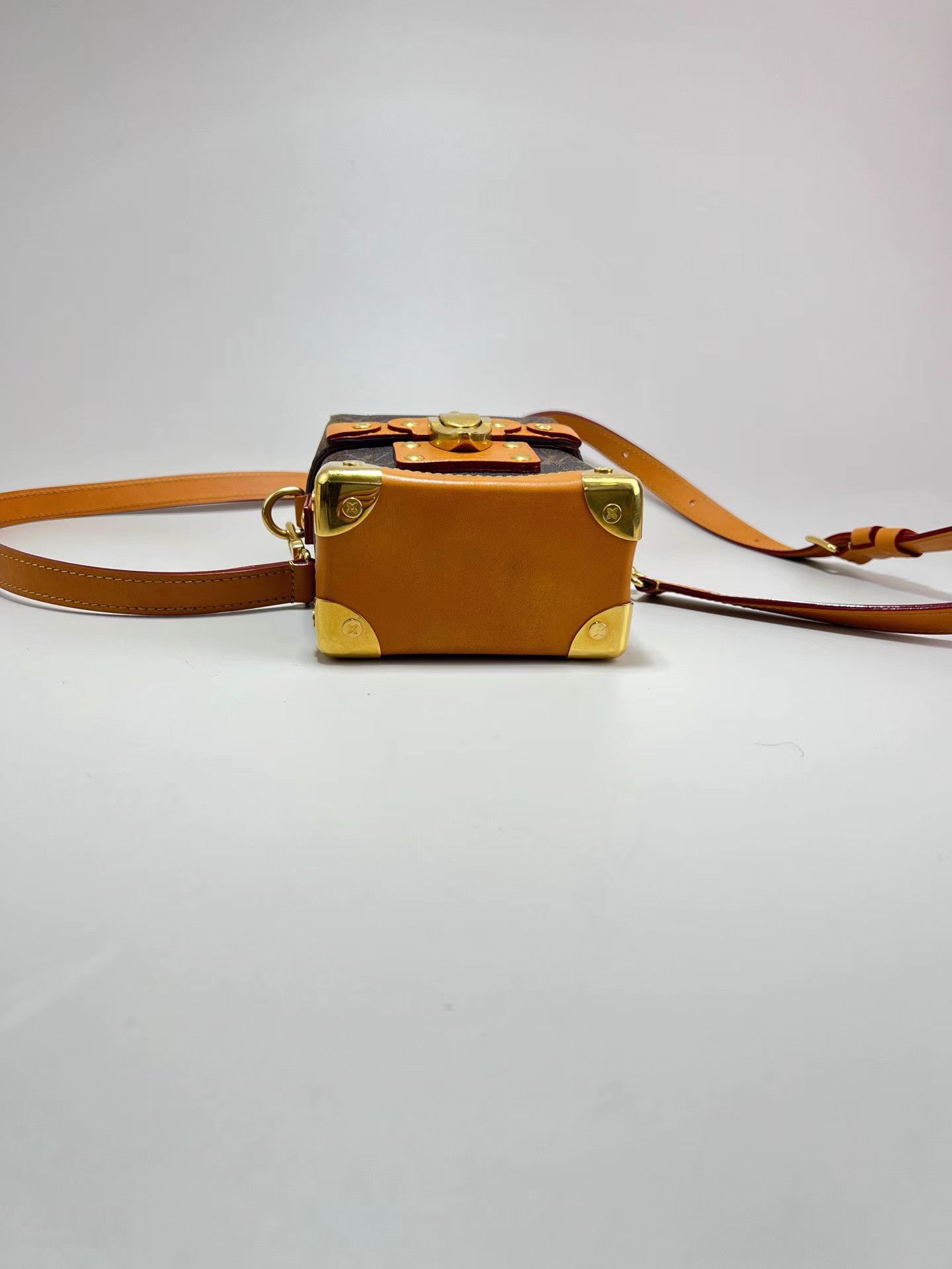 Louis Vuitton LOUIS VUITTON LV SOUL TRUNK Box Bag Shoulder Bag Size ONE SIZE - 7 Thumbnail