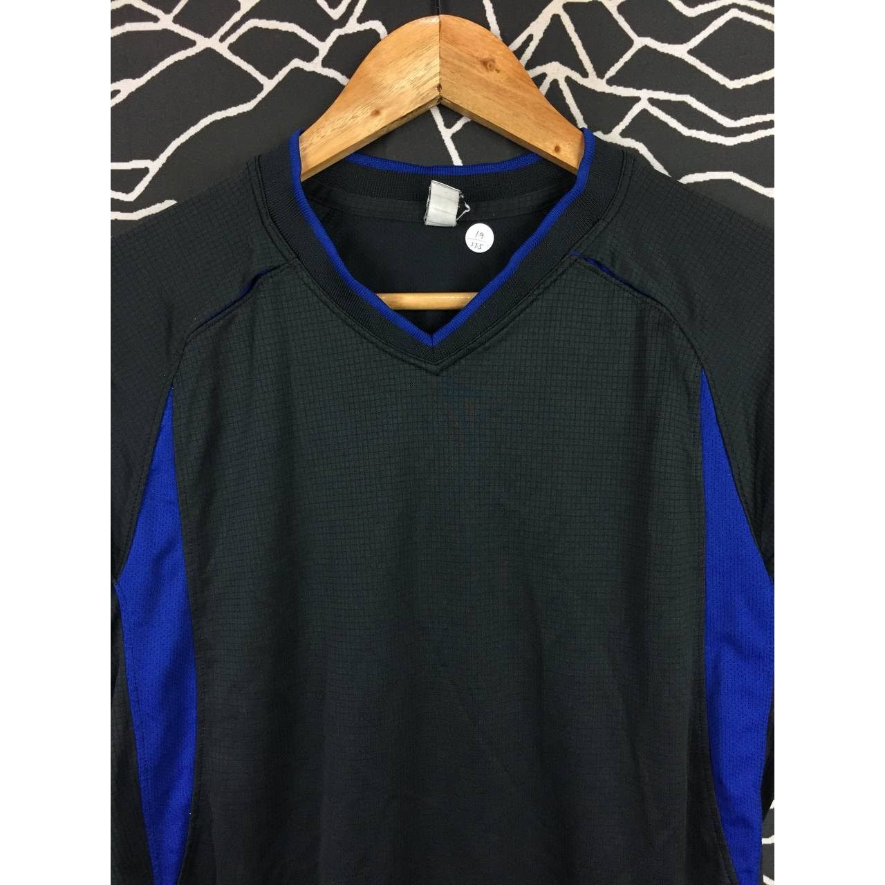 Japanese Brand × Uniqlo Uniqlo Body Tech V-Neck Activewear Jersey Size S Size US S / EU 44-46 / 1 - 3 Thumbnail