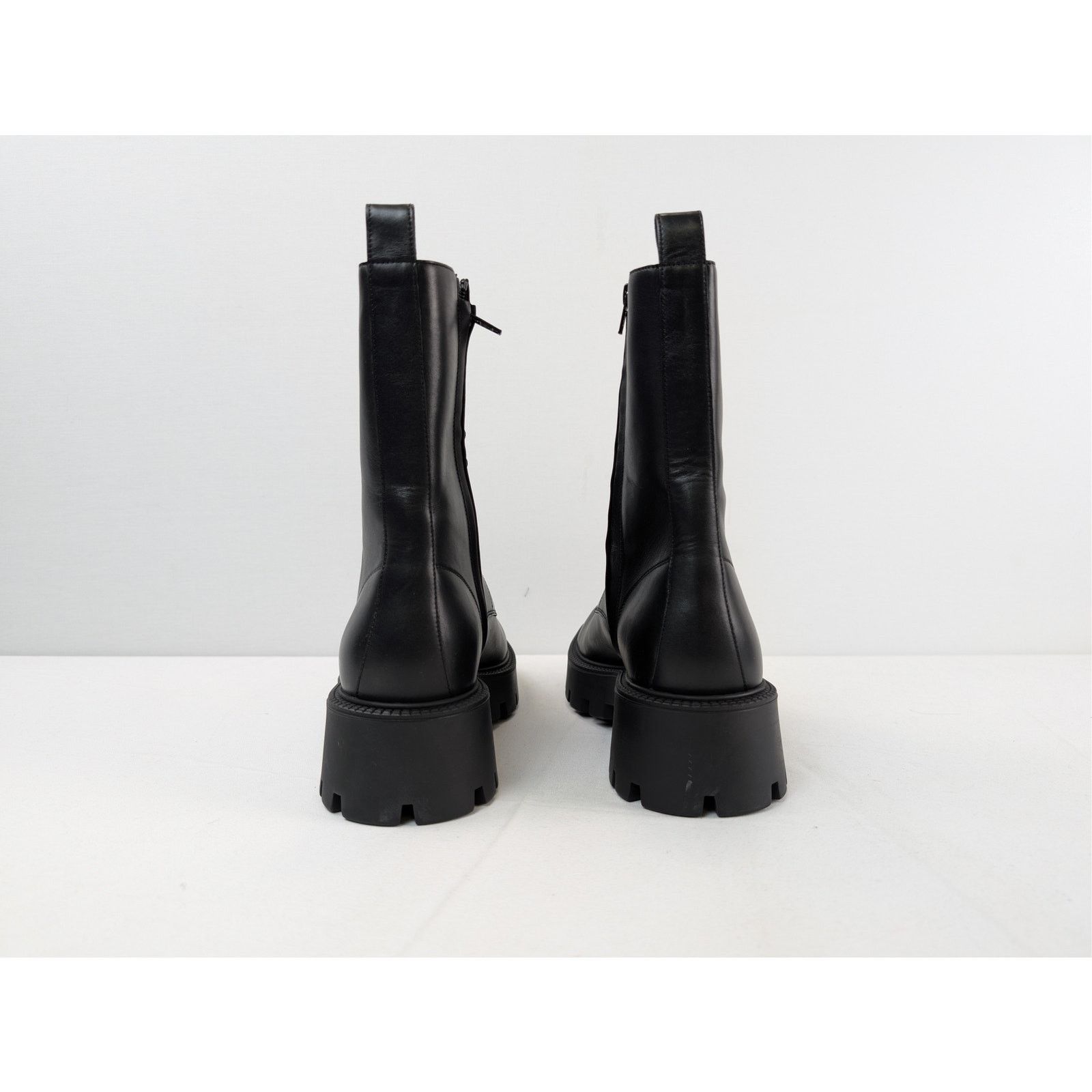 Balenciaga o1rshd1 Rhino Boots Lace-Up in Black Size US 8 / EU 41 - 11 Thumbnail