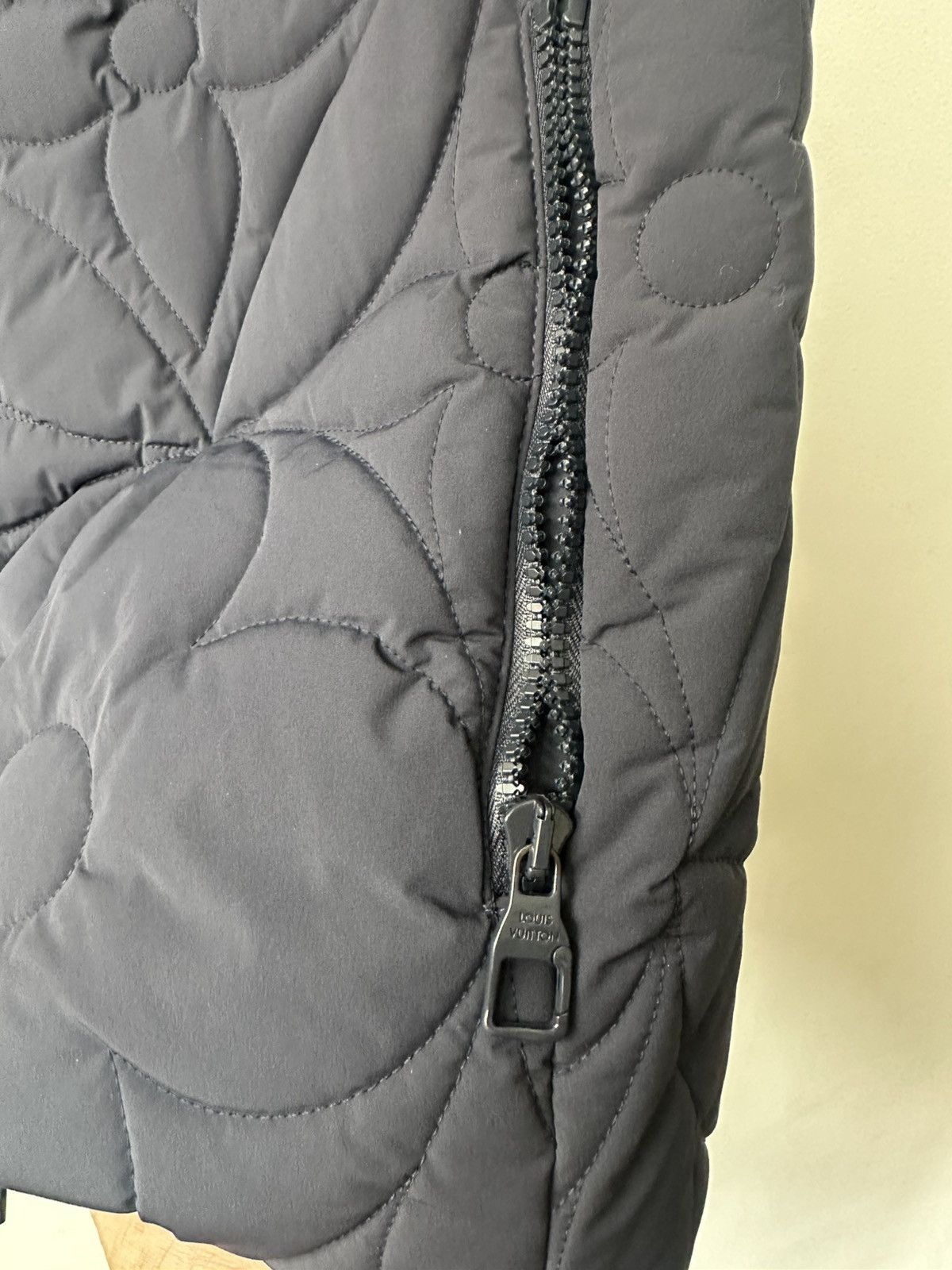 Louis Vuitton Louis Vuitton Navy Padded Monogram Vest Size US M / EU 48-50 / 2 - 3 Thumbnail