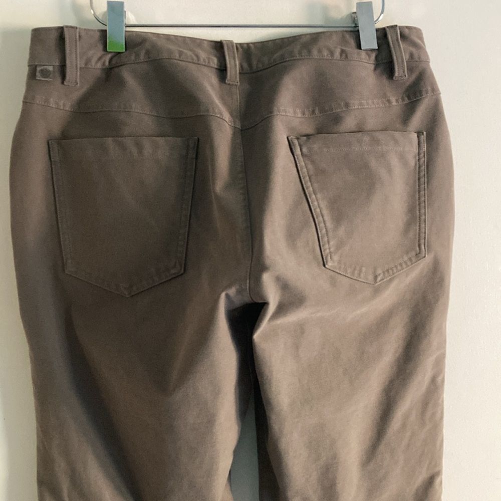 Lululemon Lululemon Mens Size 31 ABC Slim-Fit 5 Pocket Pant Army Green Size US 31 - 7 Thumbnail