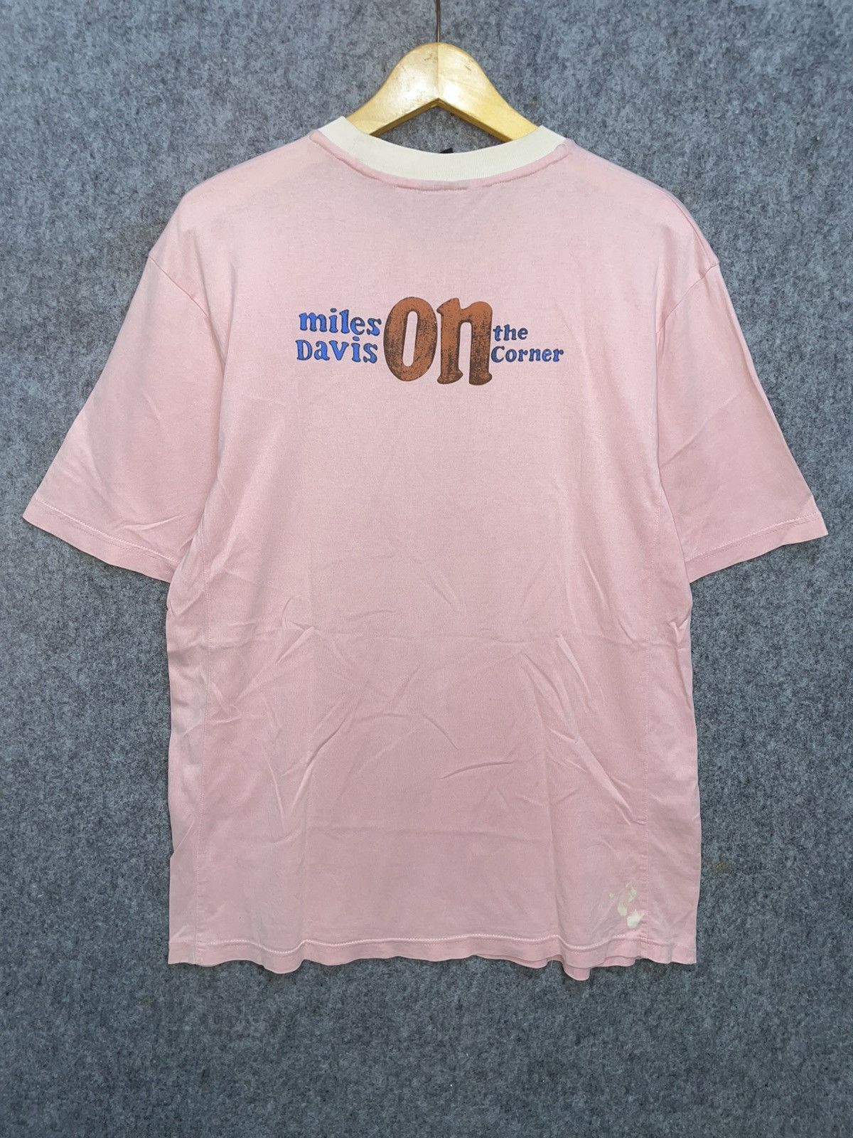 Vintage Vintage 2001 Miles Davis On The Corner T-Shirt Size US L / EU 52-54 / 3 - 6 Thumbnail