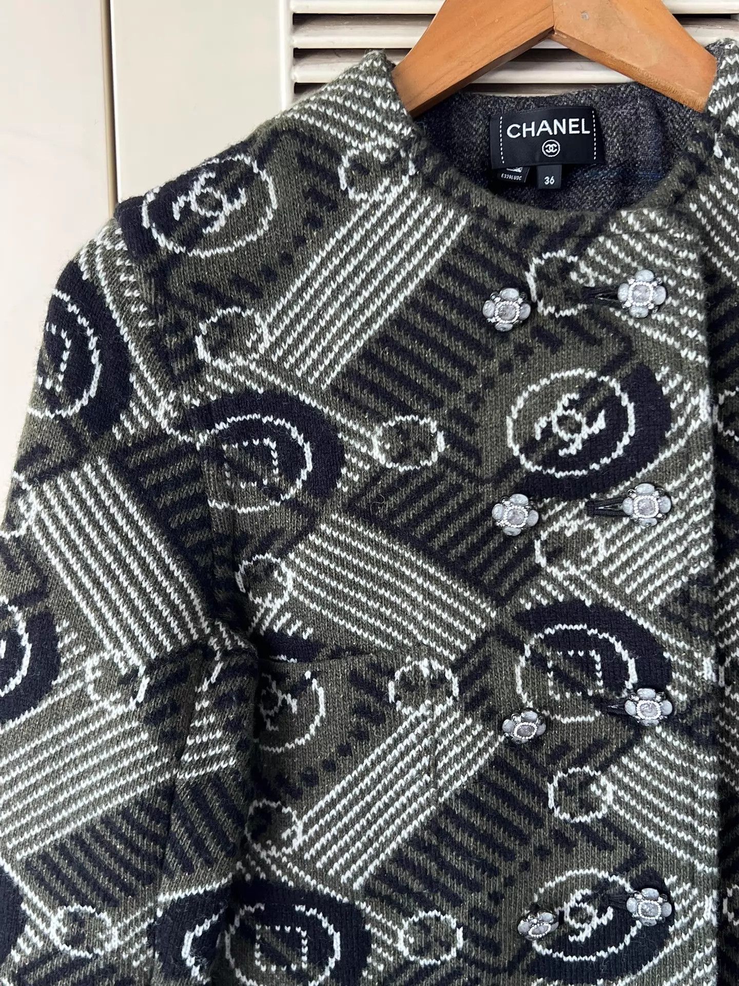 Chanel Chanel CC Logo Wool Blend Jacket 36 Near New Size XS / US 0-2 / IT 36-38 - 4 Thumbnail