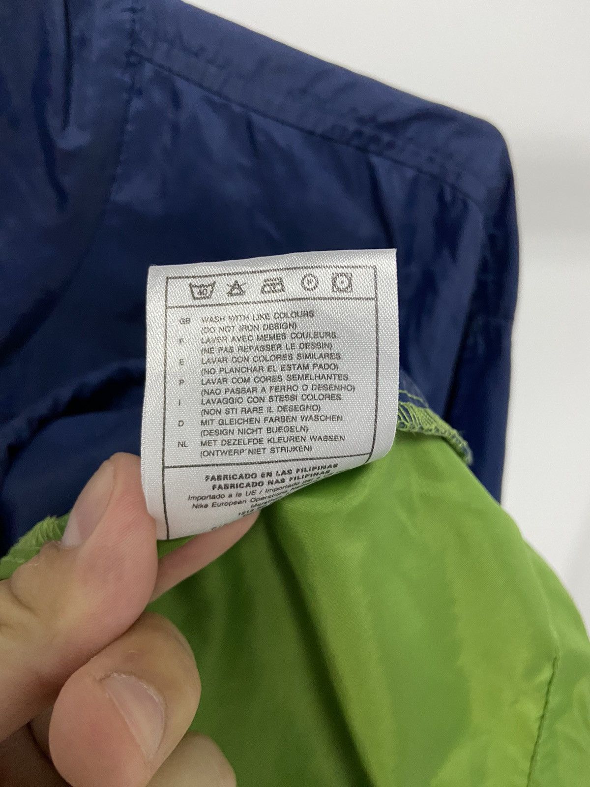 Nike × Vintage Nike Vintage Jacket Windbreaker Big Logo Swoosh Y2K Nylon Size US S / EU 44-46 / 1 - 7 Thumbnail