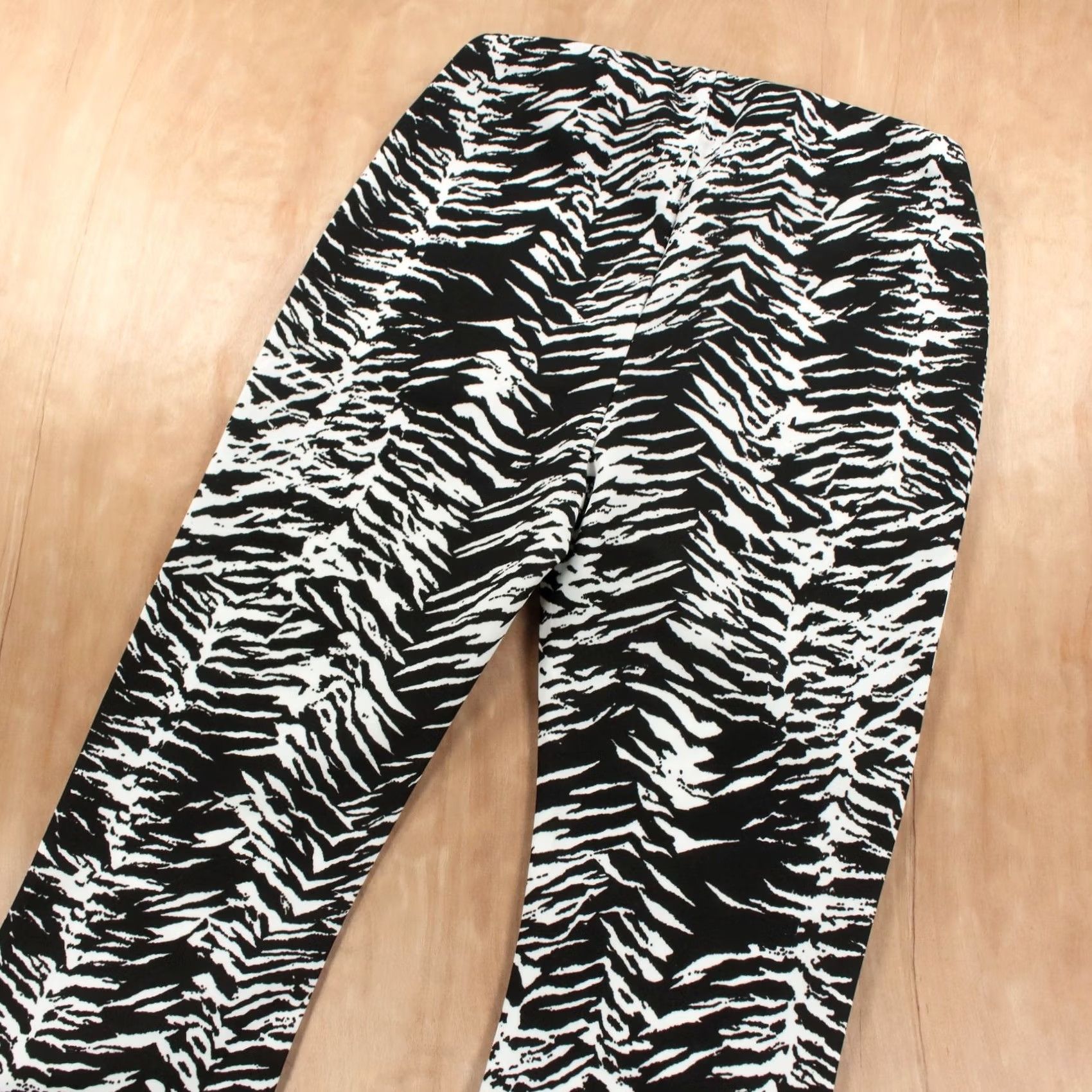 Nasty Gal NASTY GAL zebra print high rise flare bellbottom pants sz 10 Size 32" / US 10 / IT 46 - 5 Thumbnail