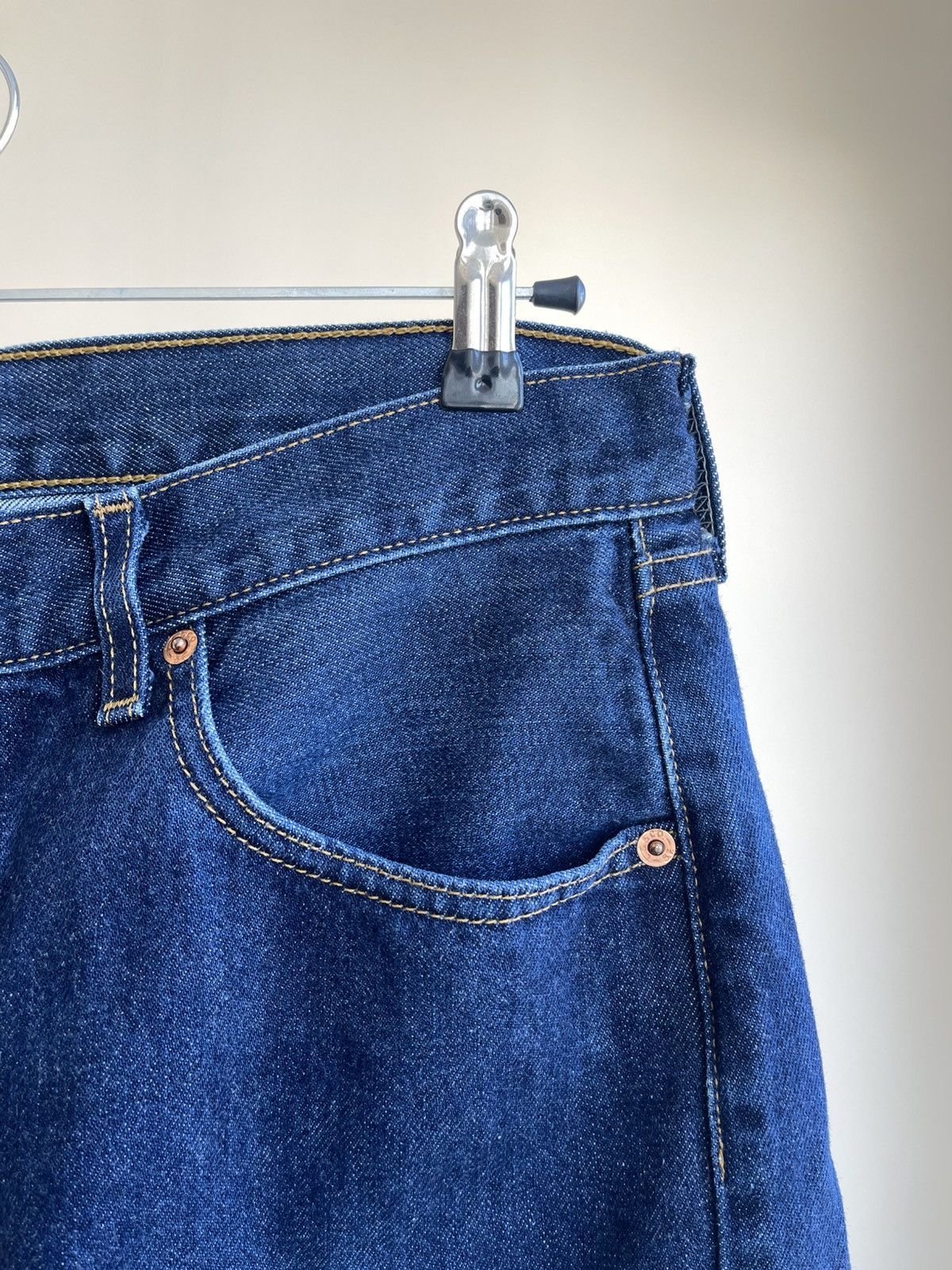 Levi's 501 Tapered Regular Fit 5 Pocket Denim Jeans 2000s 31x30 L30 Size US 31 - 8 Thumbnail