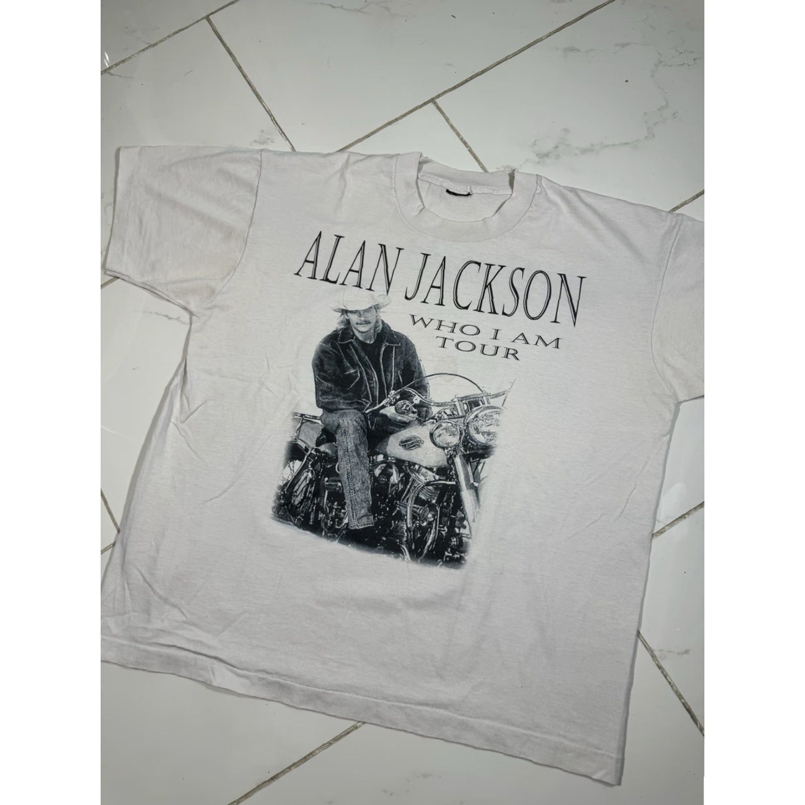 Hanes VINTAGE Alan Jackson Who I Am Tour White T-Shirt XL Men Hanes Boxy 1994 Concert Music Shirt Size US XL / EU 56 / 4 - 3 Thumbnail