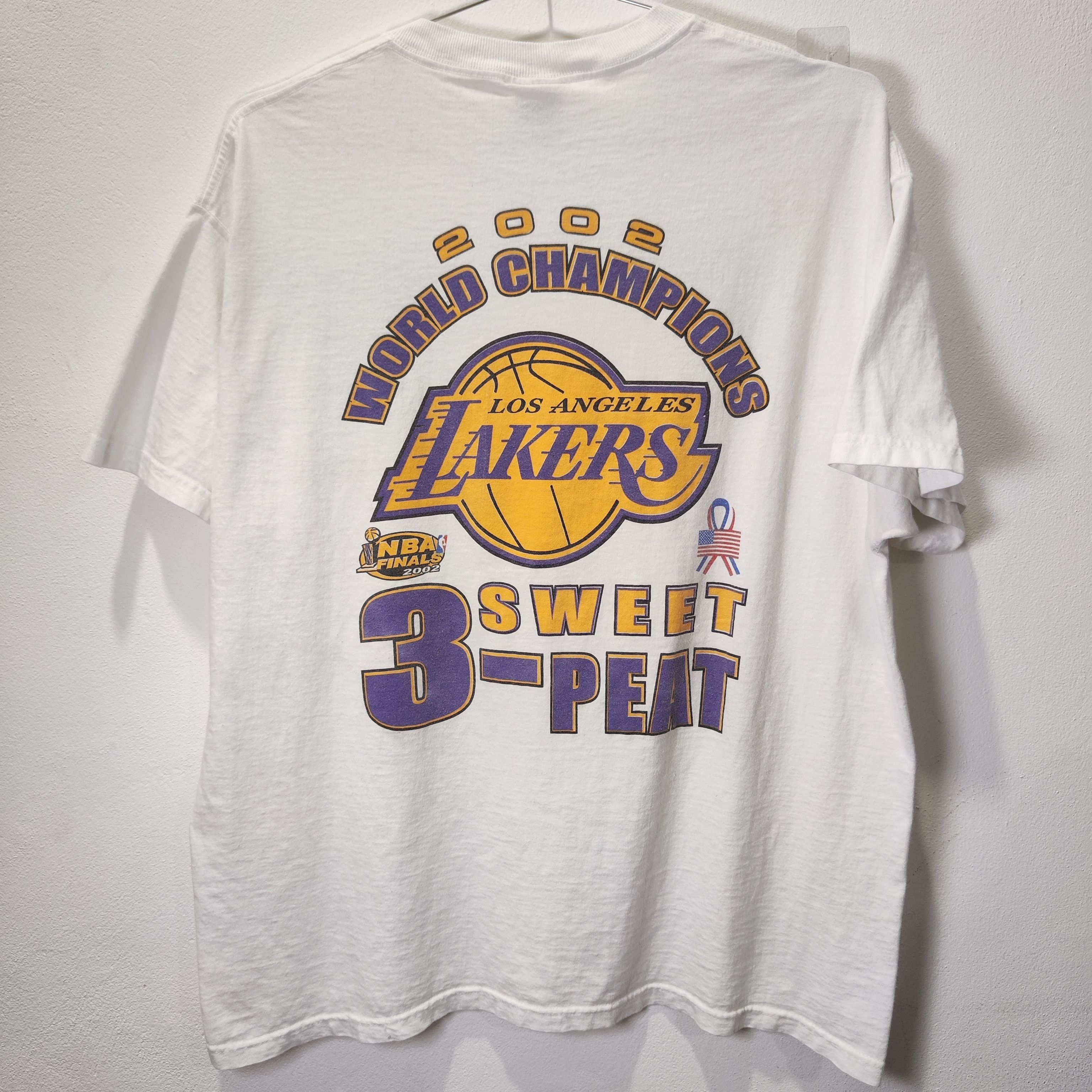 Vintage Vintage 90s NBL T shirt Los Angeles Lakers Trophies White XL Size US XL / EU 56 / 4 - 3 Thumbnail