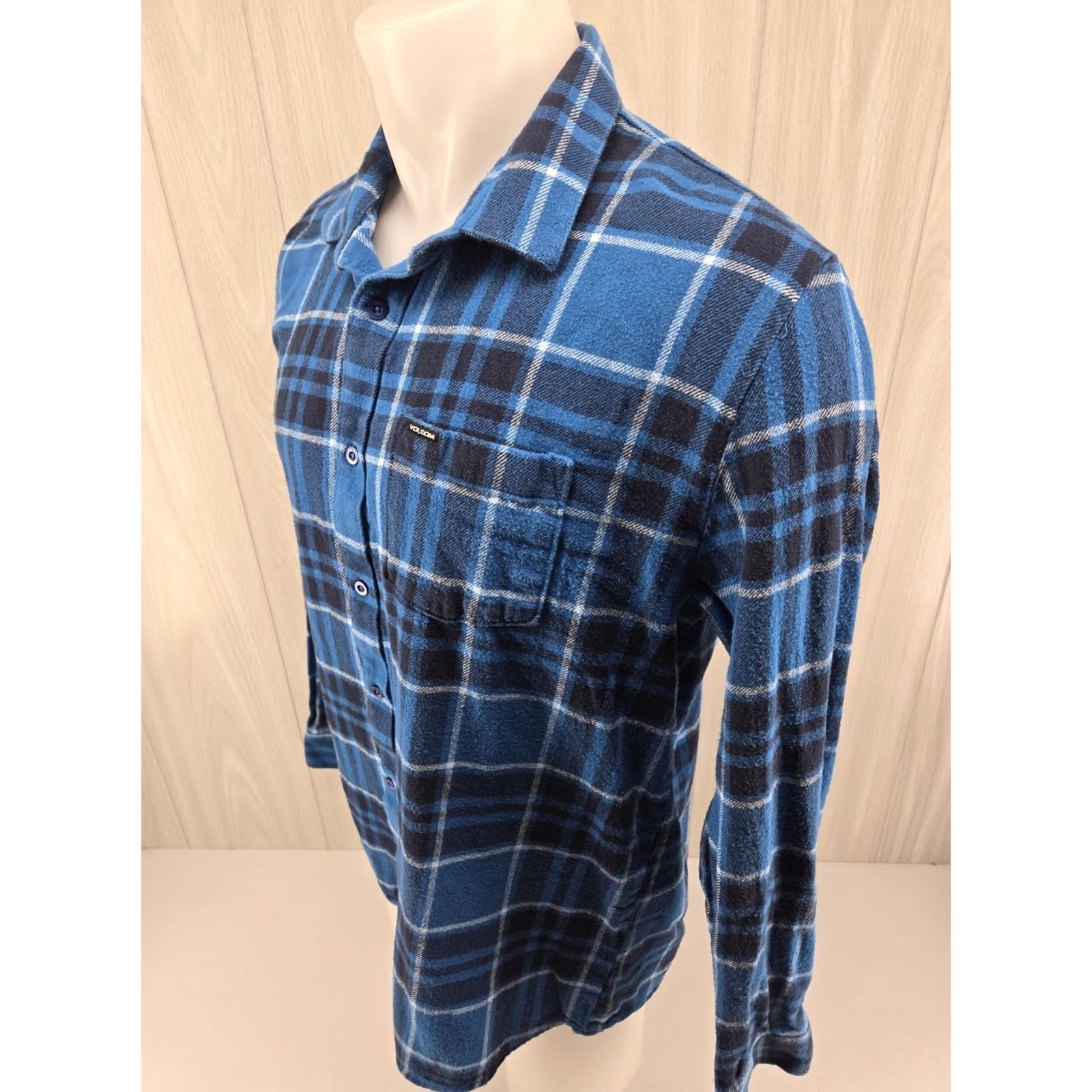 Volcom Volcom Shirt Plaid Blue Long Sleeve Button Closure Chest Pockets Mens L Regular Size Large Cotton Blend Vintage No Size US L / EU 52-54 / 3 - 4 Thumbnail